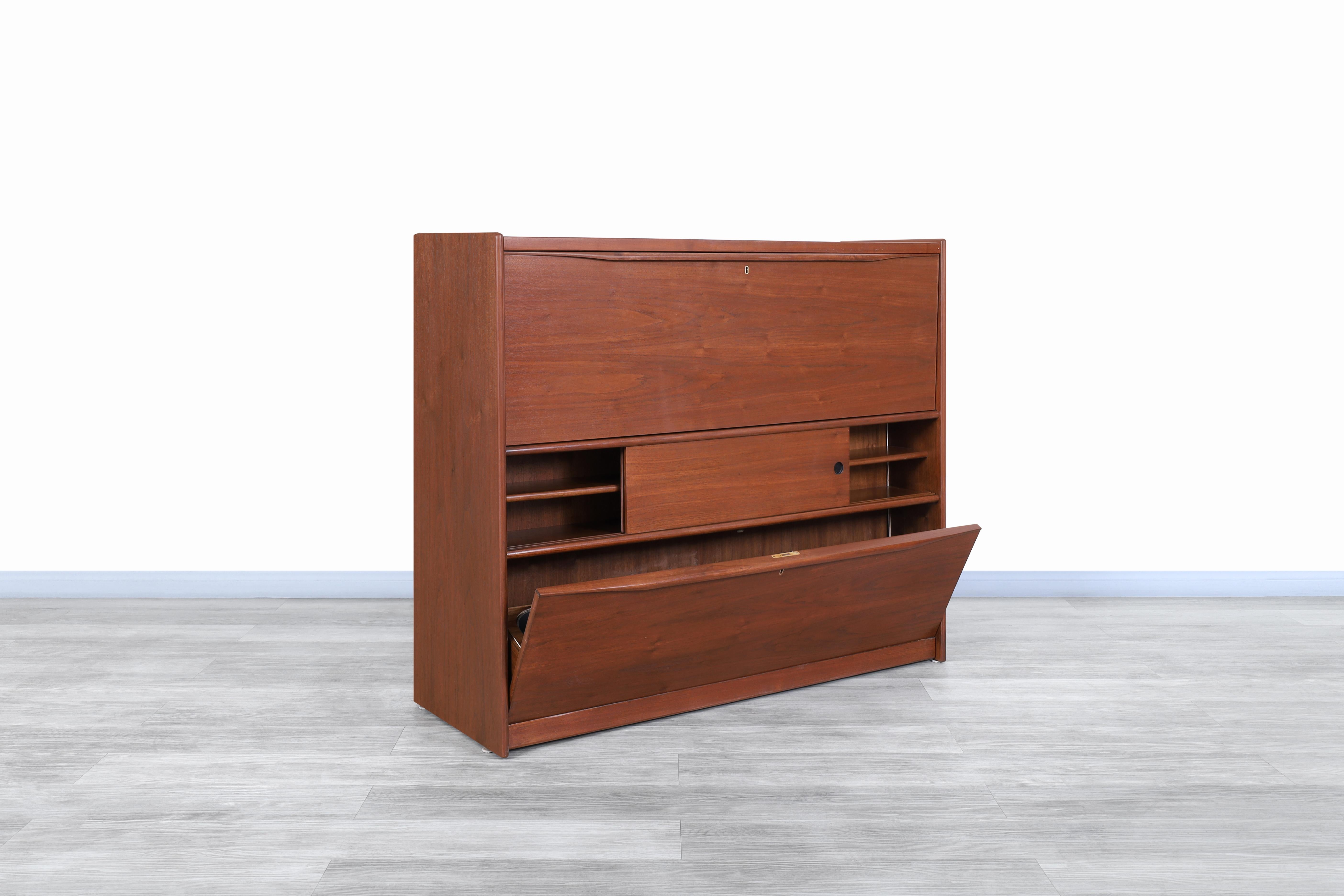 American Mid-Century Modern Walnut Dry Bar For Sale