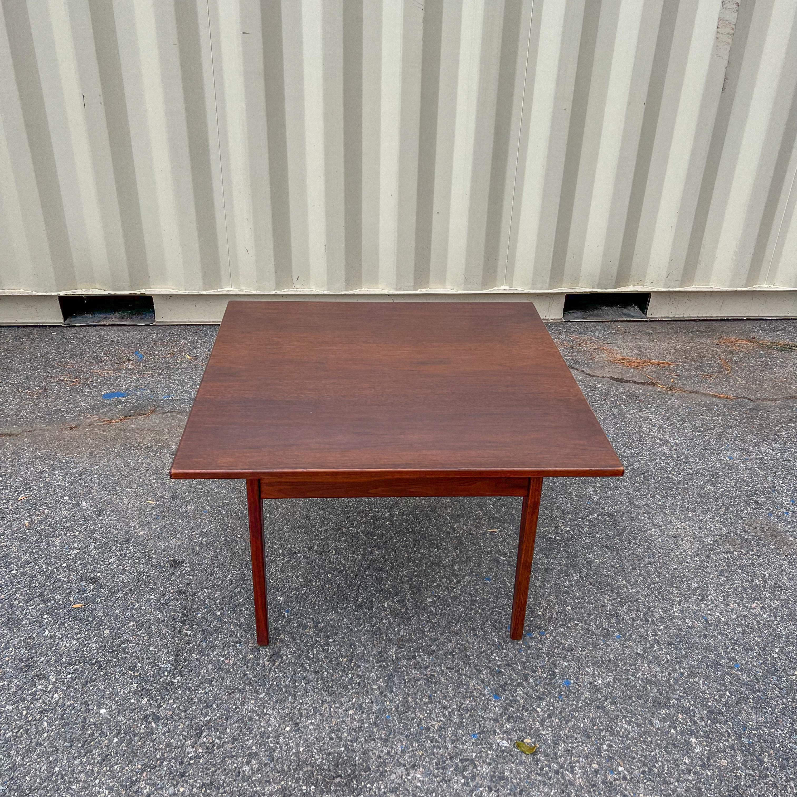 Mid-Century Modern Walnut End Table by Jens Risom In Good Condition In Asheville, NC