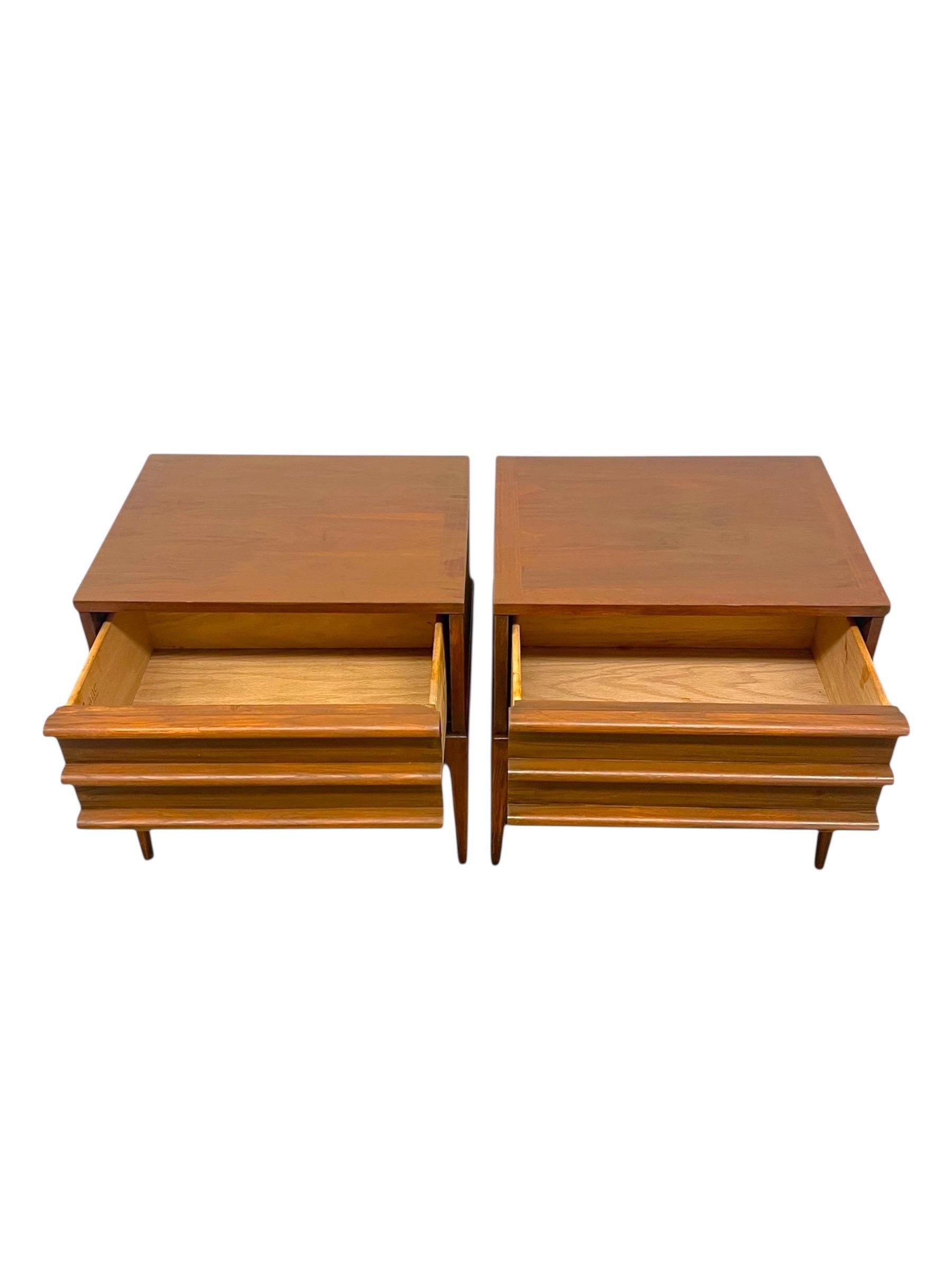 Mid Century Modern  Walnuss Endtisch-Set von Lane Furniture Rhythm Collection'S im Zustand „Gut“ im Angebot in Seattle, WA