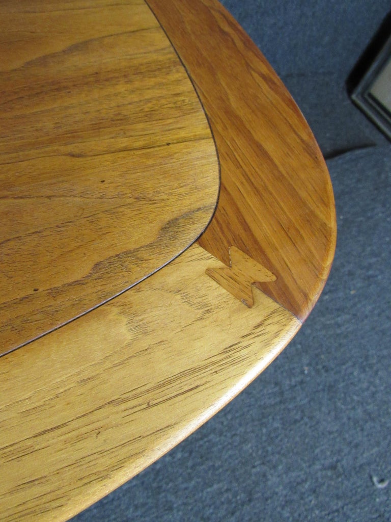 MidCentury Modern Walnut End Tables For Sale at 1stDibs