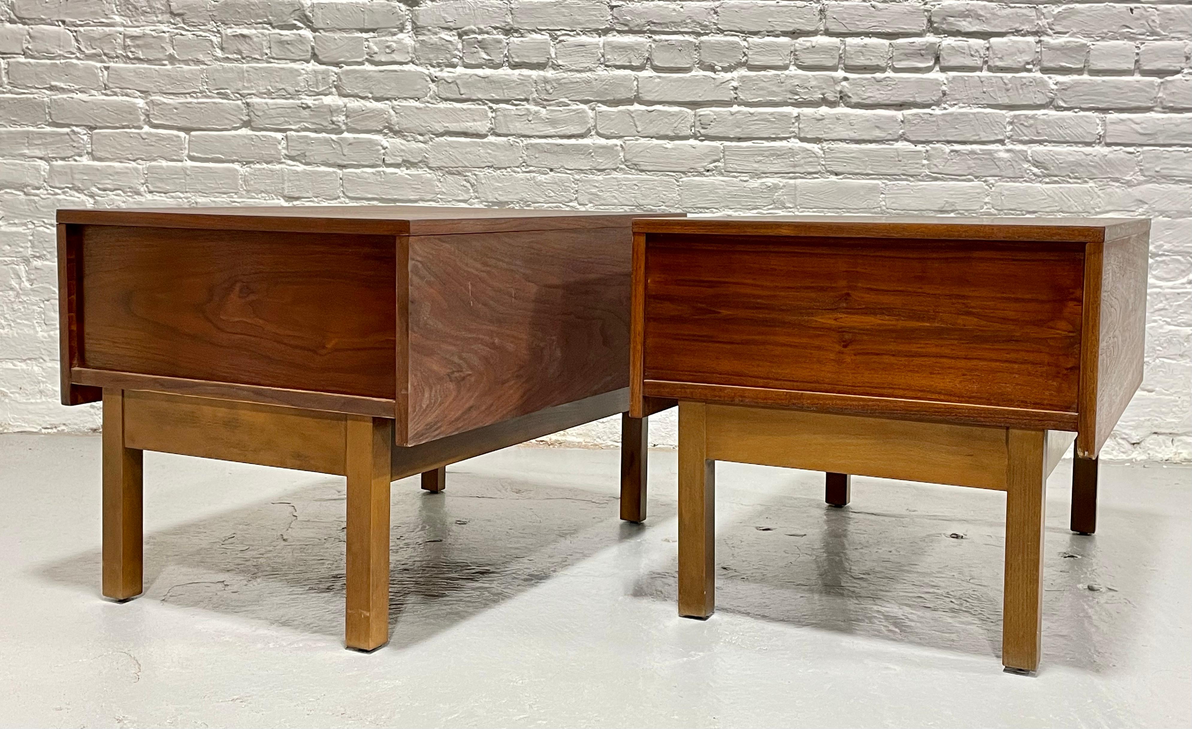 Mid Century Modern WALNUT END TABLES / Side Tables / Nightstands For Sale 5
