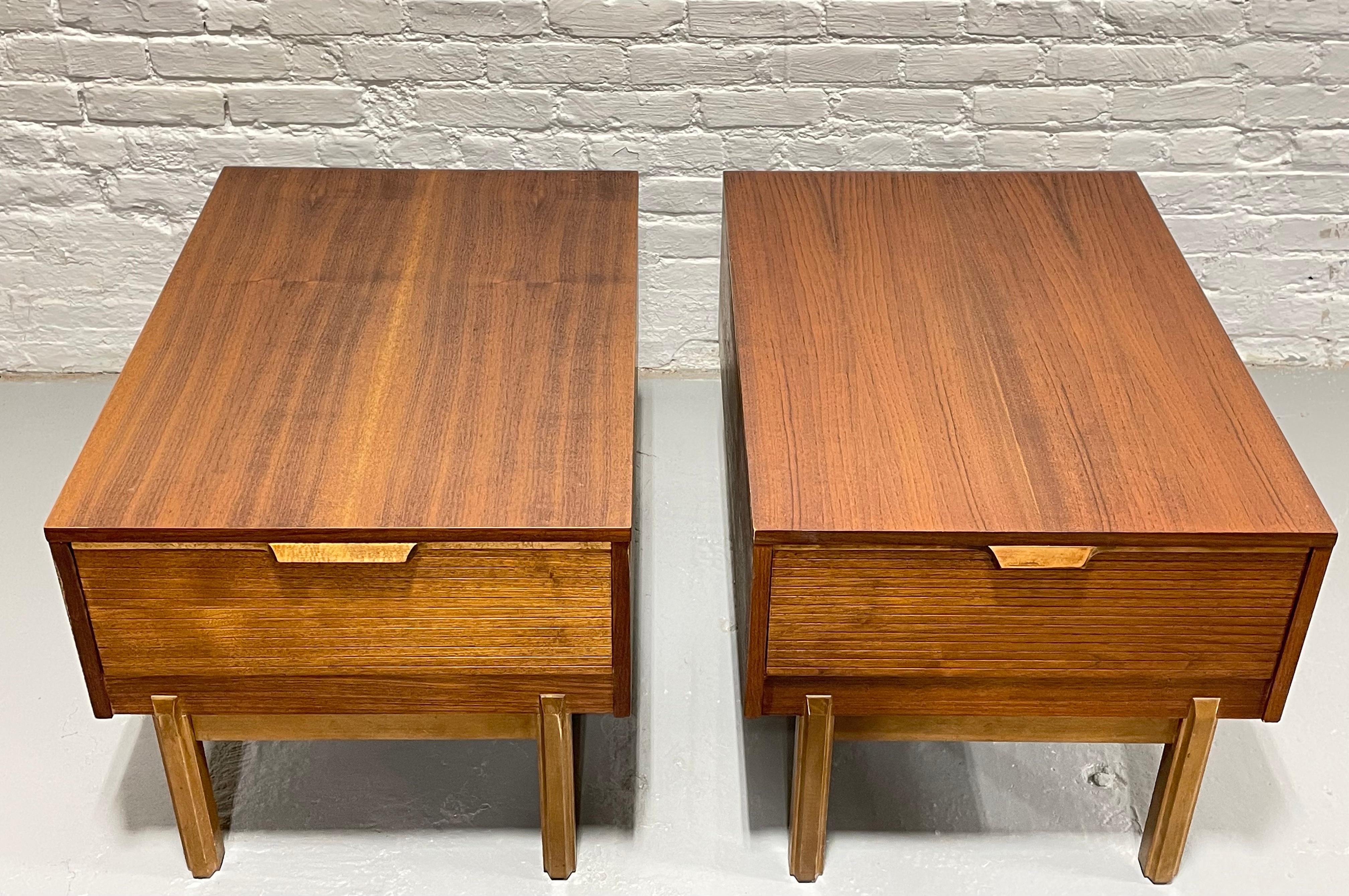 Mid-Century Modern Mid Century Modern WALNUT END TABLES / Side Tables / Nightstands For Sale