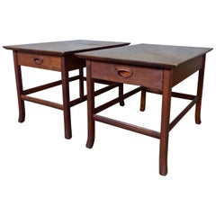 Tables d'extrémité en noyer modernes du milieu du siècle dernier avec surfaces uniques et poignées à tiroir