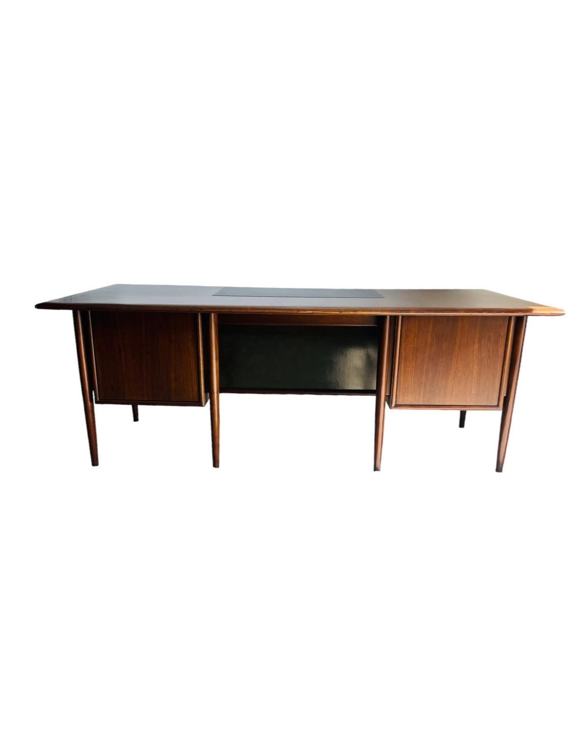 Mid Century Modern Walnut Executive Desk by Castillian Alma For Sale 4