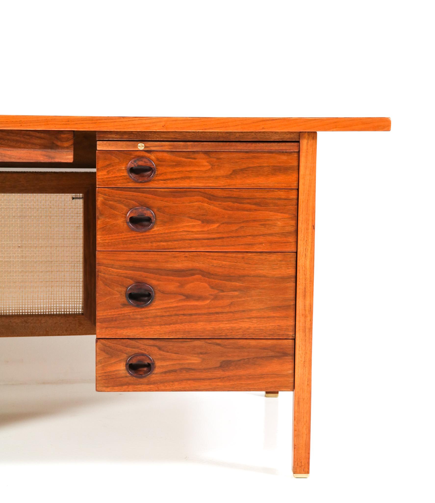 Mid-Century Modern Walnut Executive Desk by Edward Wormley for Dunbar, 1950s For Sale 4