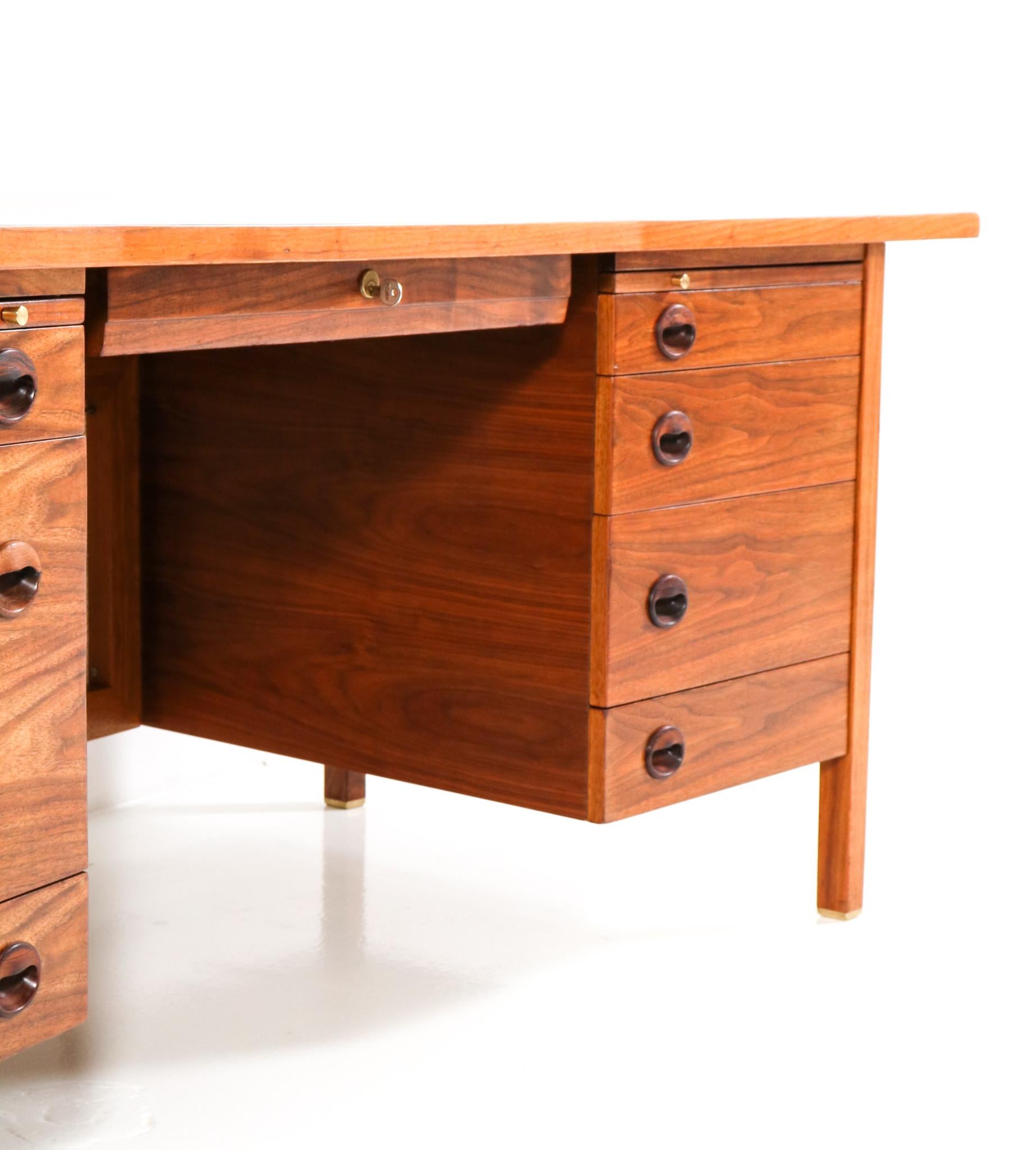 Mid-Century Modern Walnut Executive Desk by Edward Wormley for Dunbar, 1950s For Sale 6
