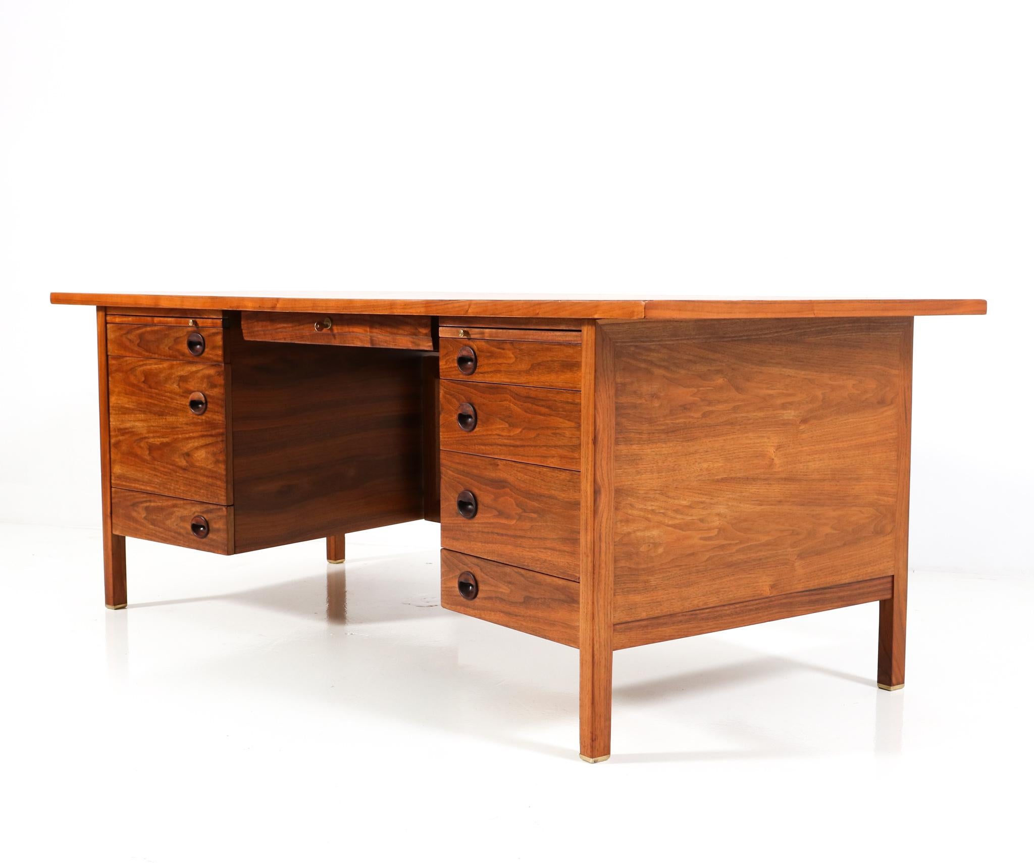 Mid-Century Modern Walnut Executive Desk by Edward Wormley for Dunbar, 1950s For Sale 1