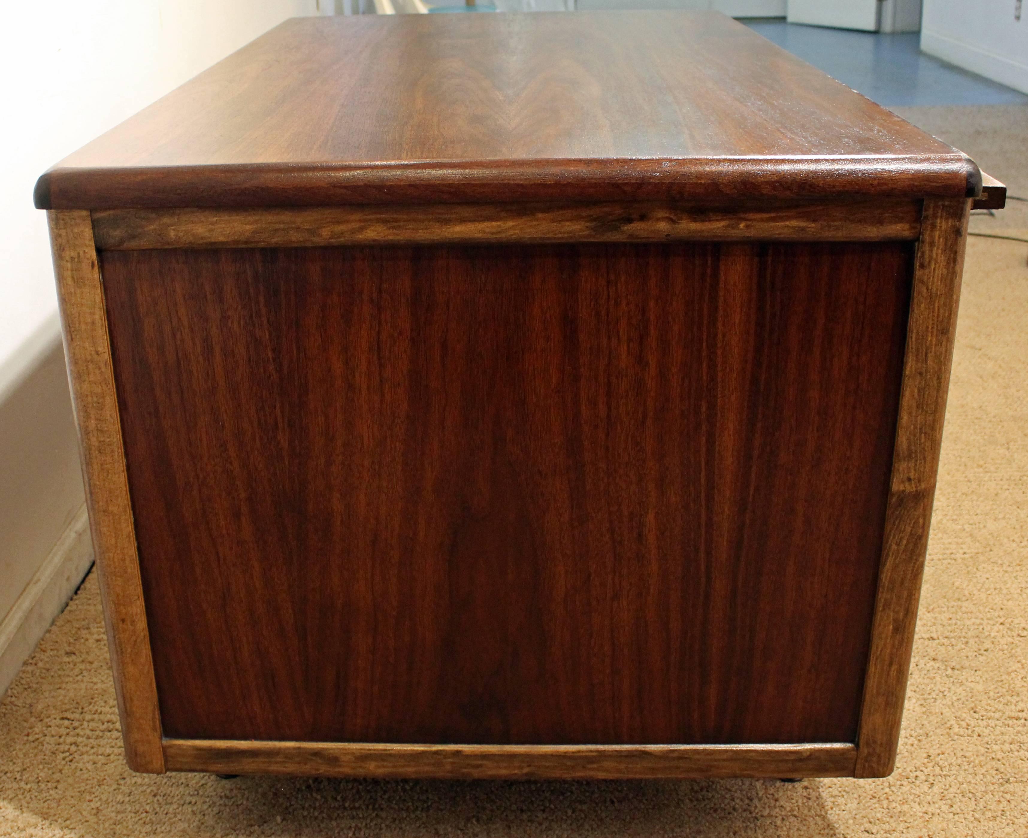 20th Century Mid-Century Modern Walnut Executive Desk with Pull-Out Shelves