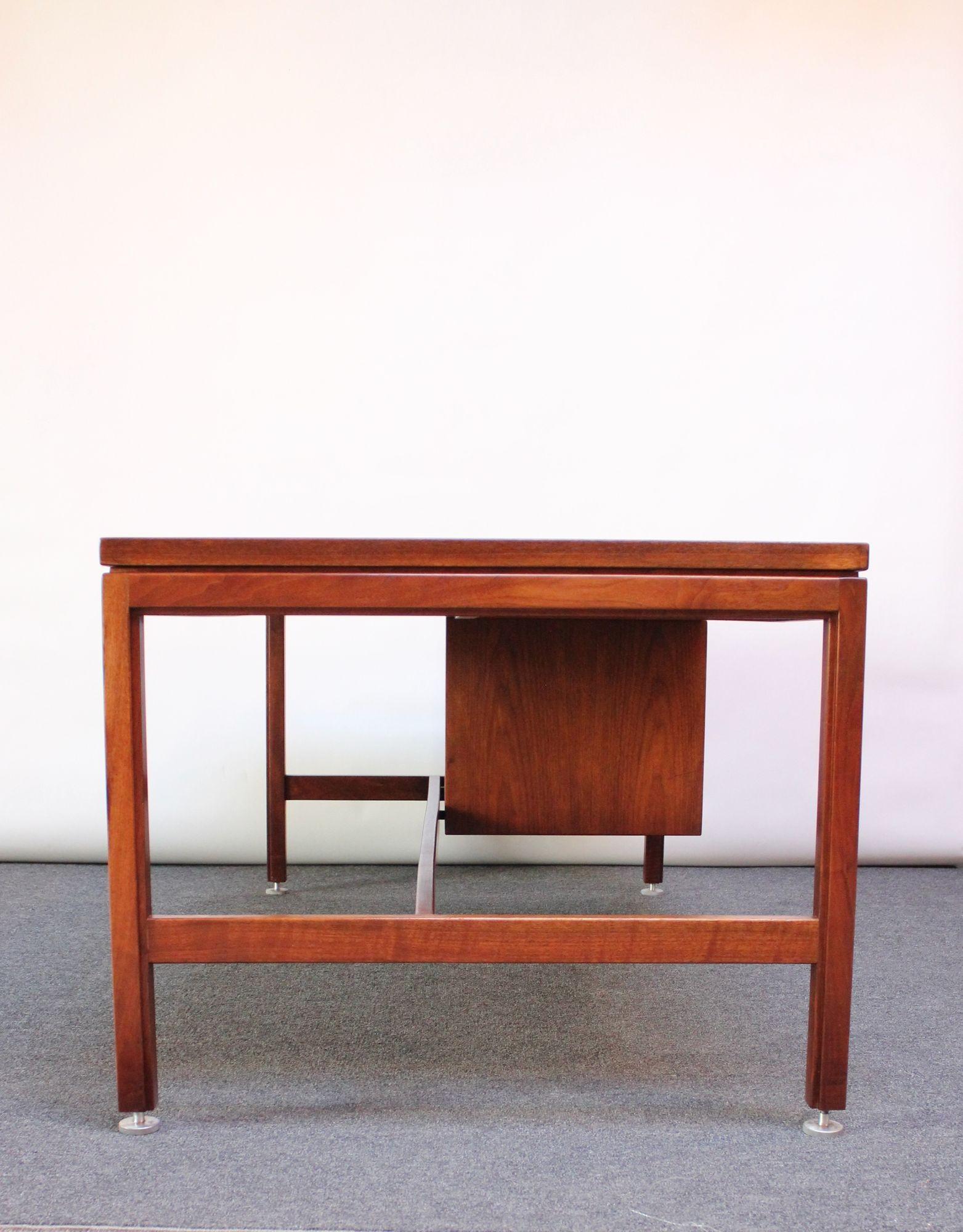 Mid-Century Modern Walnut Executive Desk with File Cabinet Drawer by Jens Risom In Good Condition In Brooklyn, NY