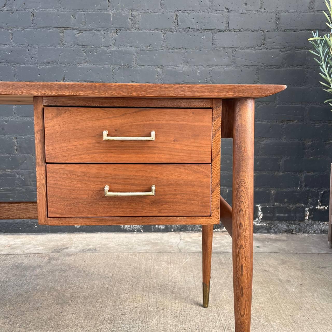 Brass Newly Refinished - Mid-Century Modern Walnut Expanding Desk by Lane For Sale