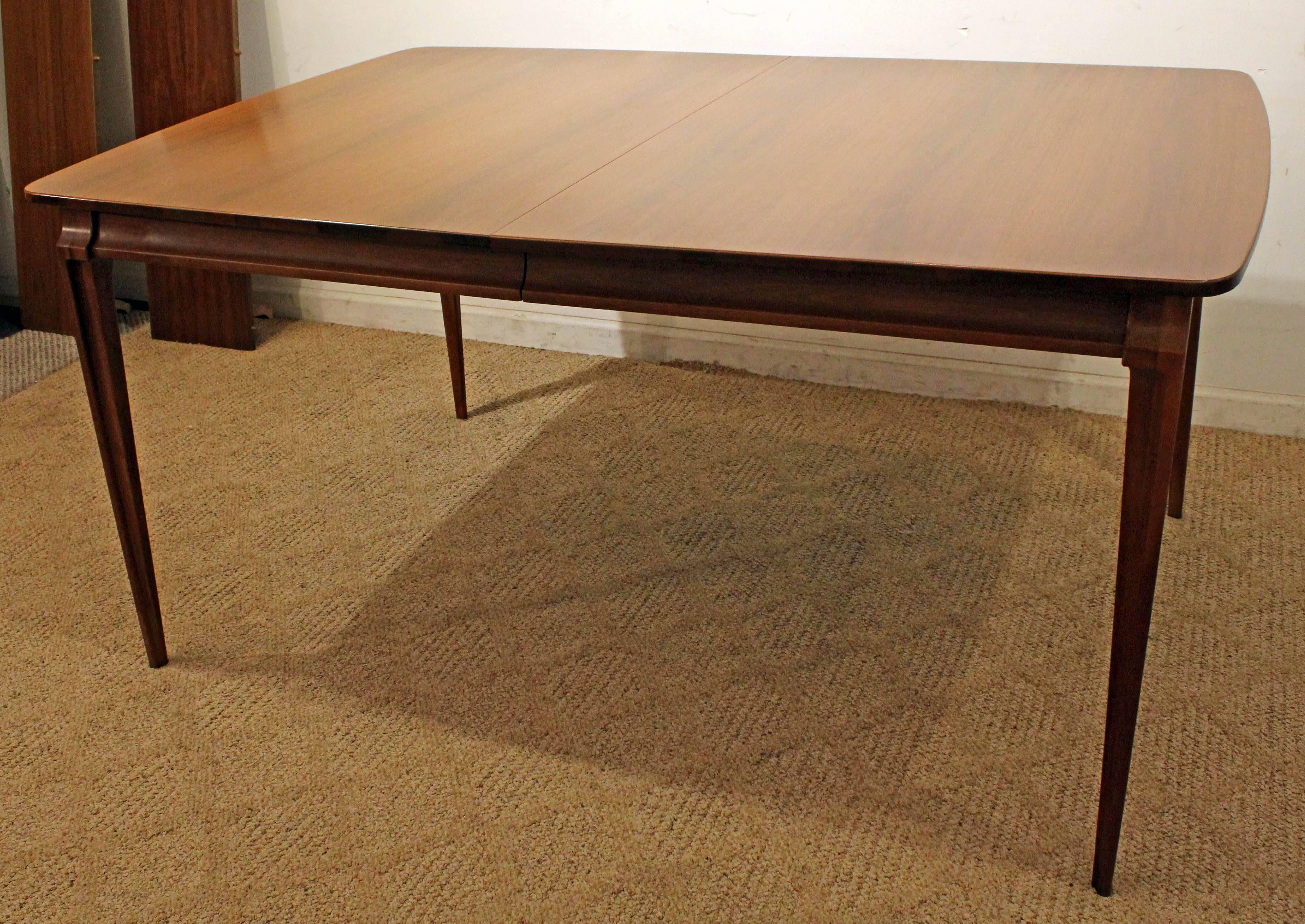 Unknown Mid-Century Modern Walnut Extendable Dining Table