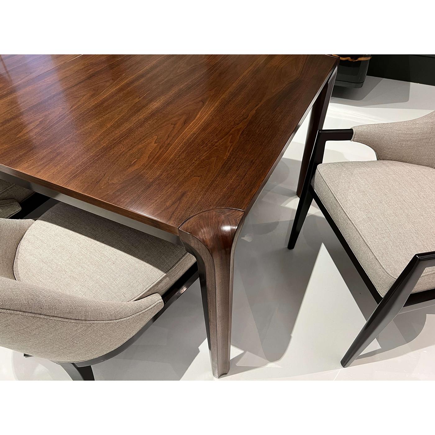 Tavolo da pranzo allungabile in legno di noce di stile moderno del Medioevo in vendita 11