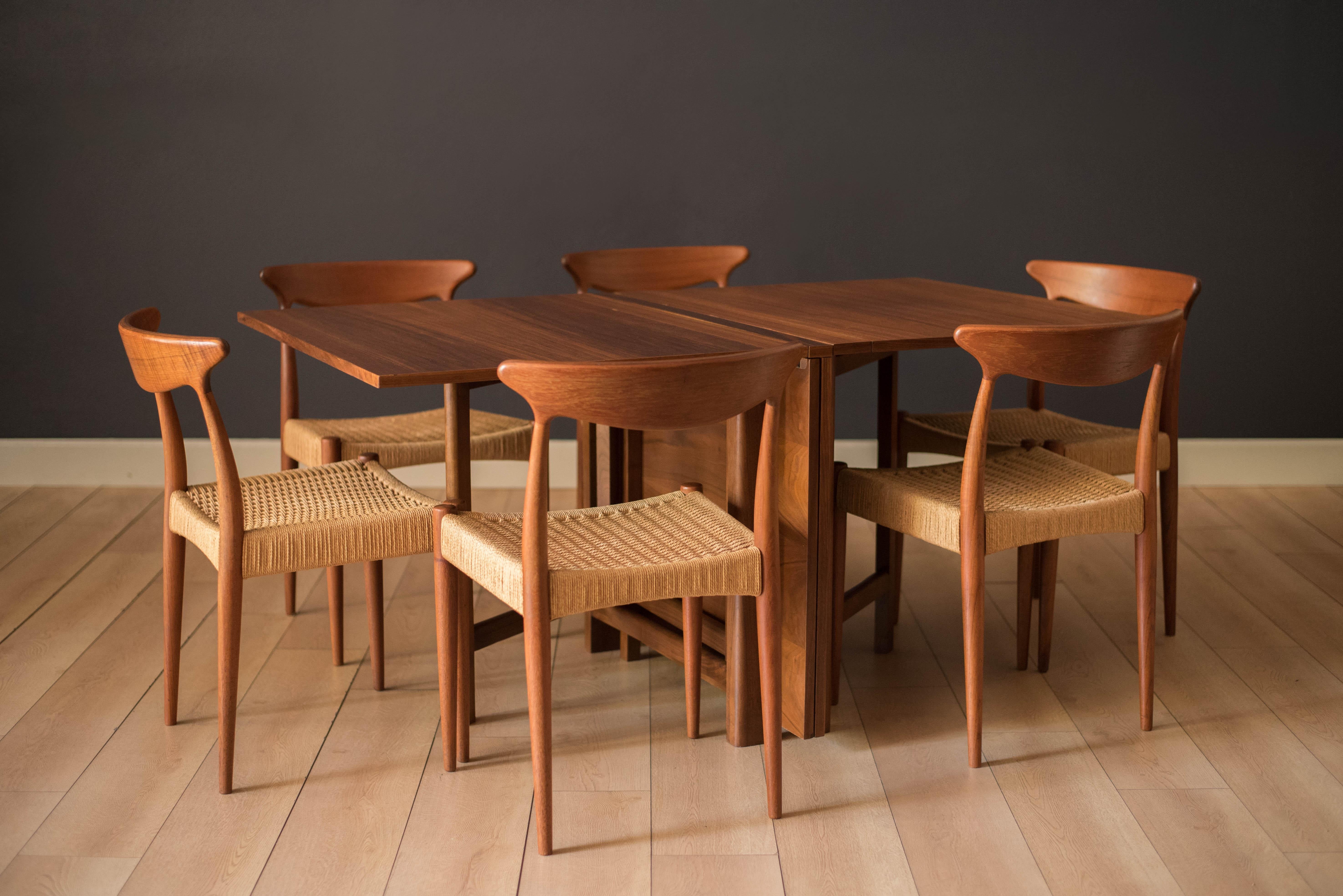 Mid-20th Century Mid-Century Modern Walnut Extending Drop Leaf Dining Table