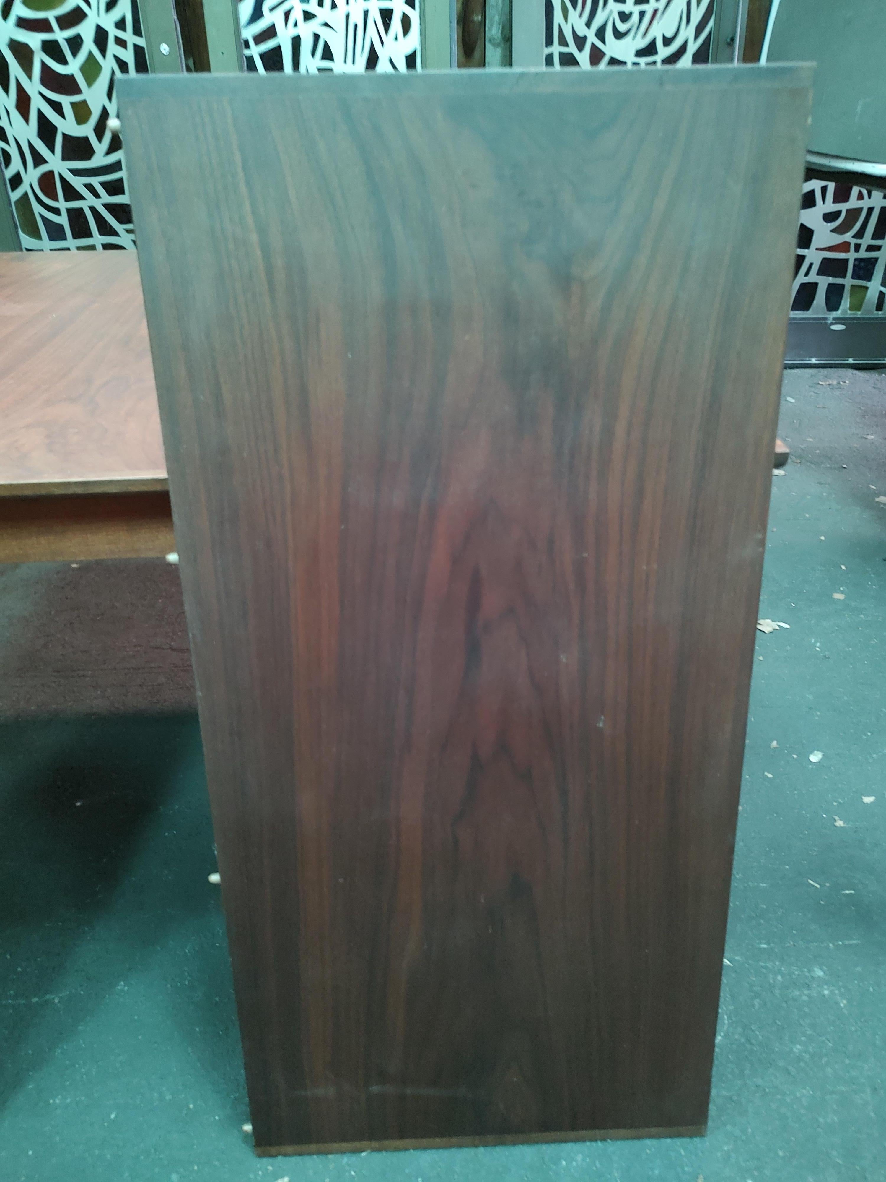 Mid Century Modern Walnut Extension Dining Room Table  For Sale 5