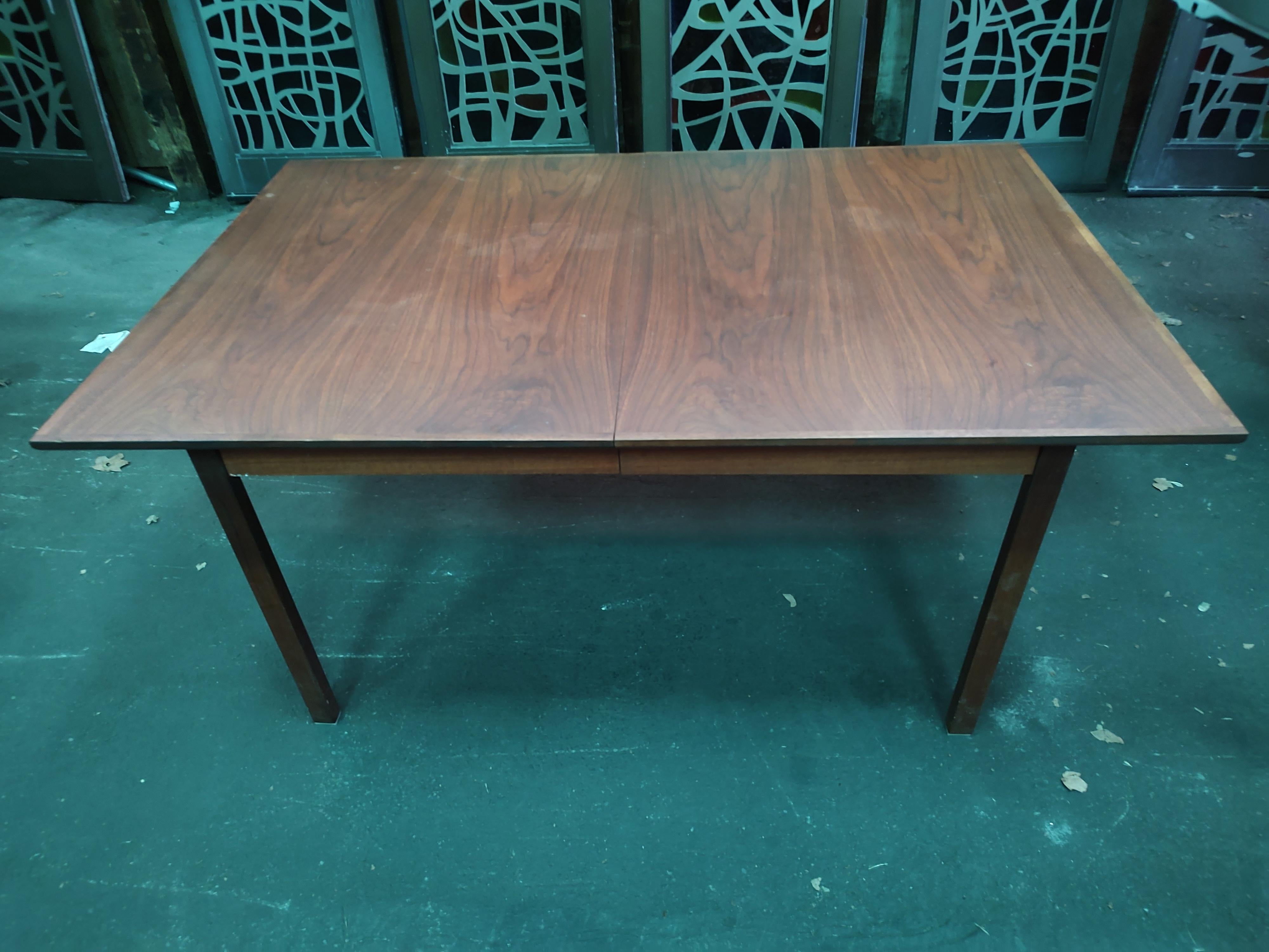 Mid Century Modern Walnut Extension Dining Room Table  For Sale 6