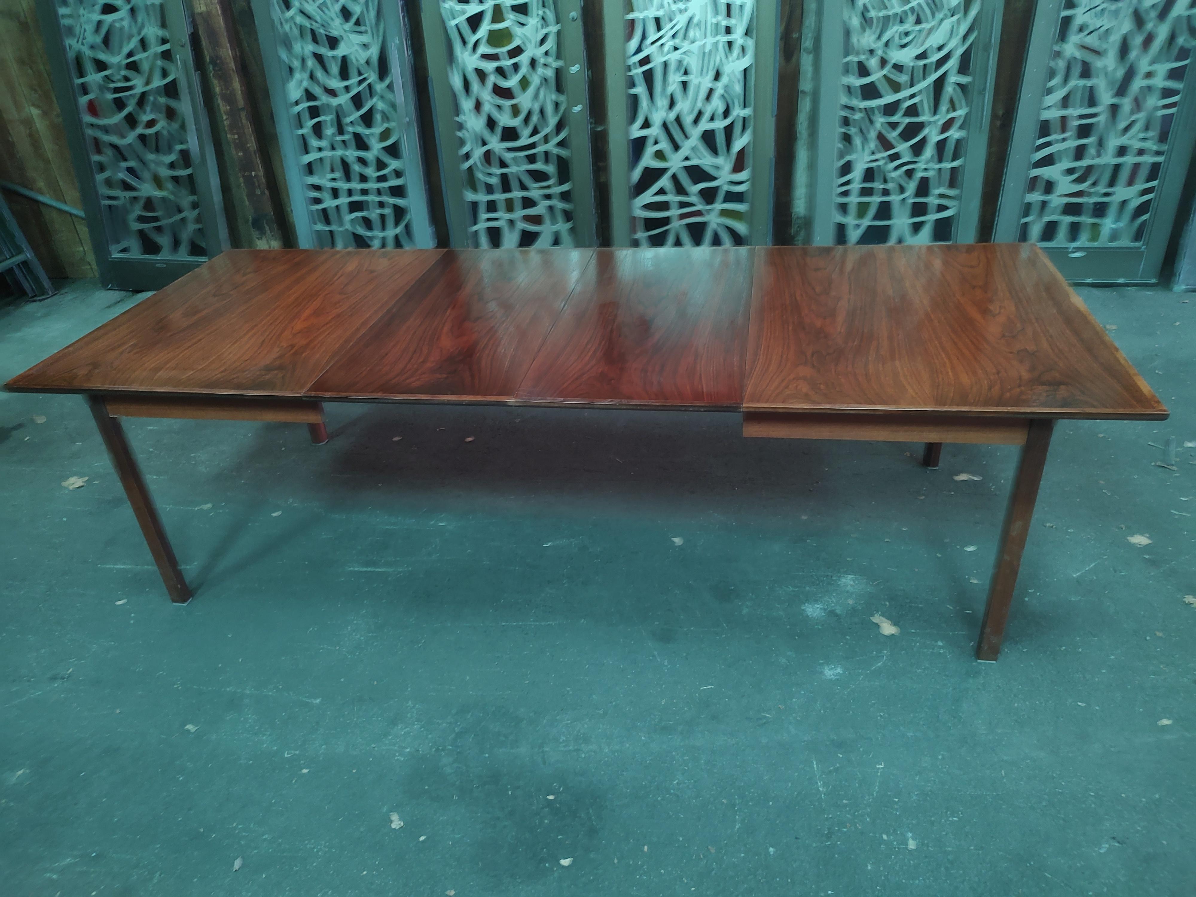 Mid-20th Century Mid Century Modern Walnut Extension Dining Room Table  For Sale