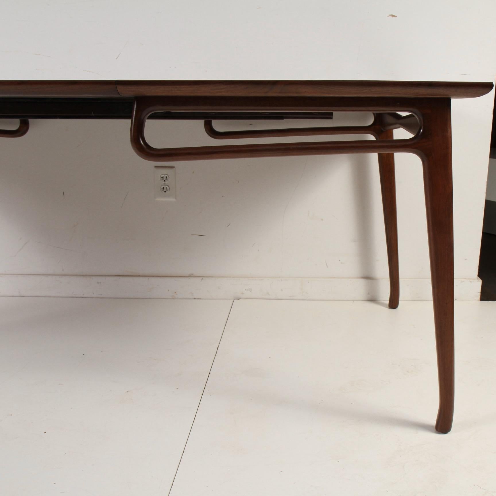 20th Century Mid-Century Modern Walnut Extension Dining Table