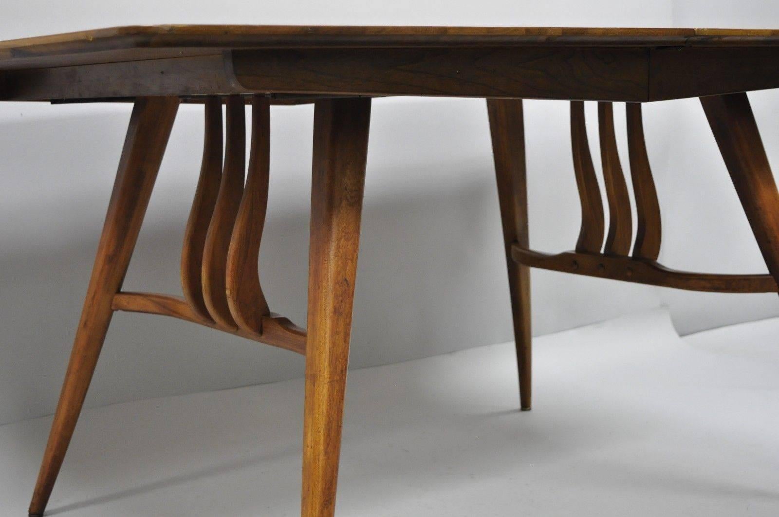 Mid-Century Modern Walnut Extension Dining Table Lyre American Martinsville Era In Good Condition In Philadelphia, PA