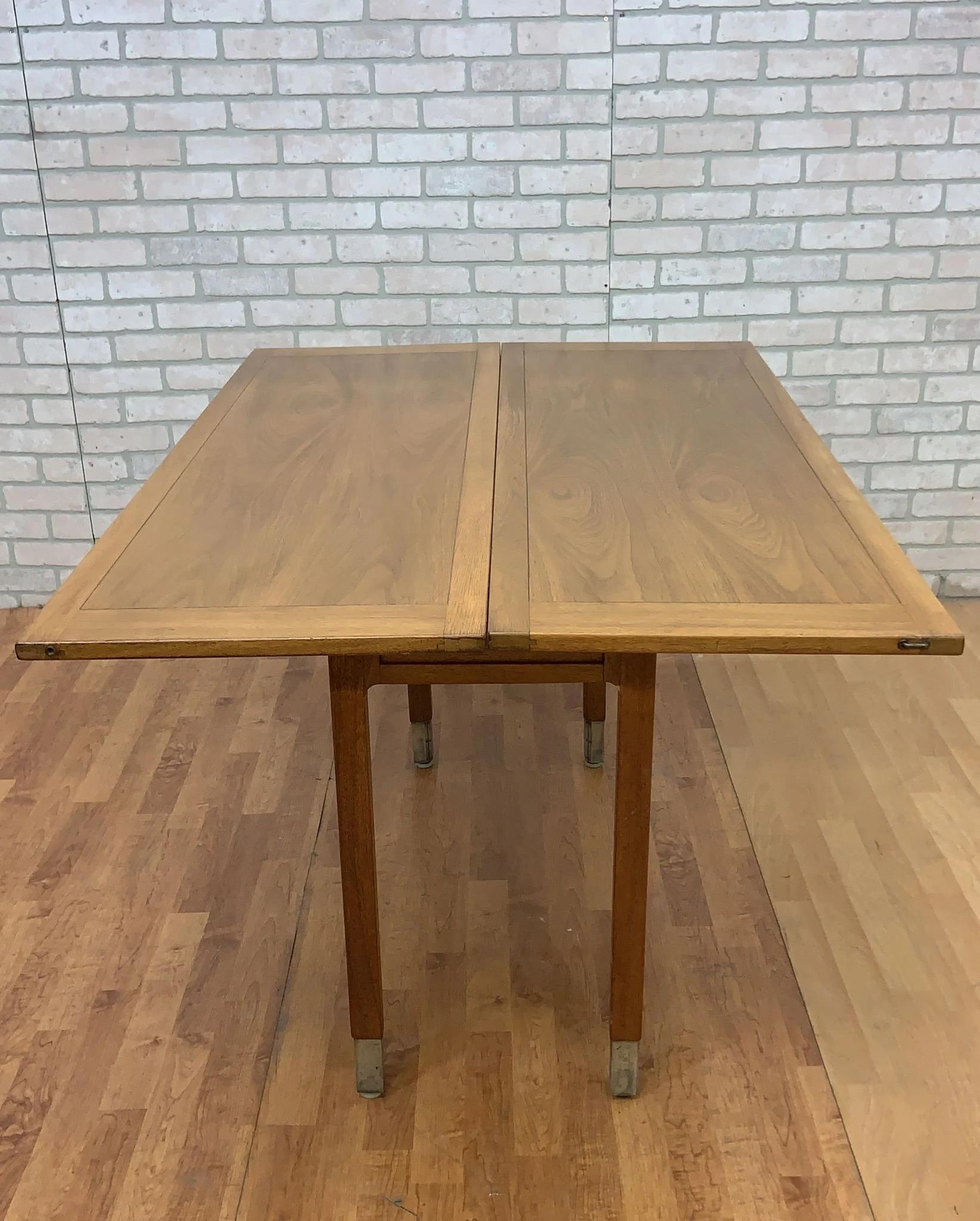 Mid Century Modern Nussbaum Flip Top Schreibtisch/Spieltisch (Walnuss)
