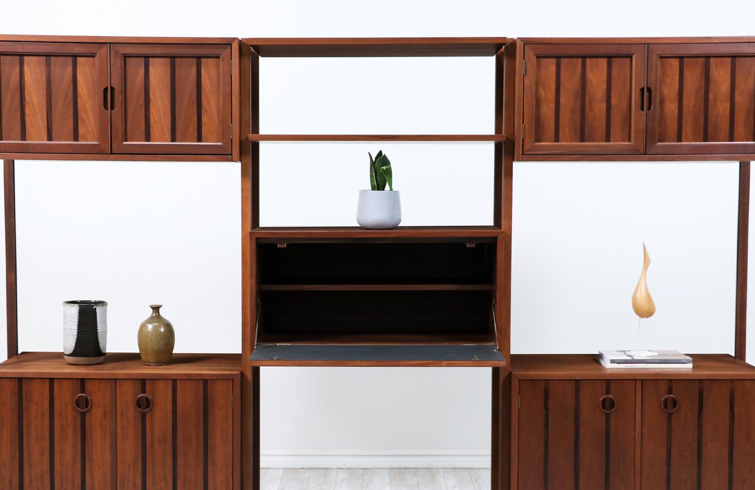 Mid-20th Century  Expertly Restored - Mid-Century Modern Walnut Free-Standing Bookshelf Unit For Sale