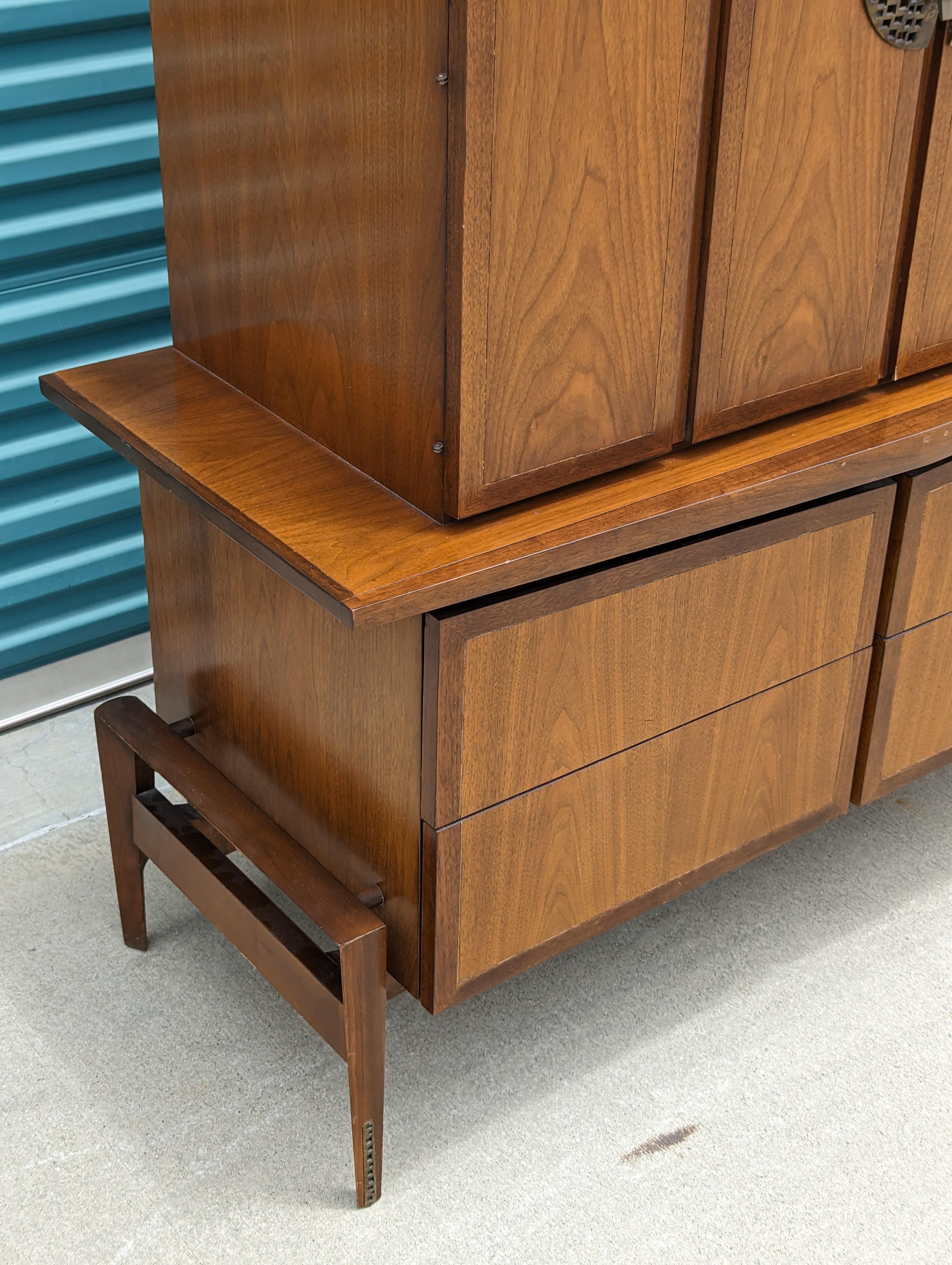 Mid Century Modern Walnut Gentleman's Chest by Helen Hobey for Baker, c1960s In Good Condition In Chino Hills, CA
