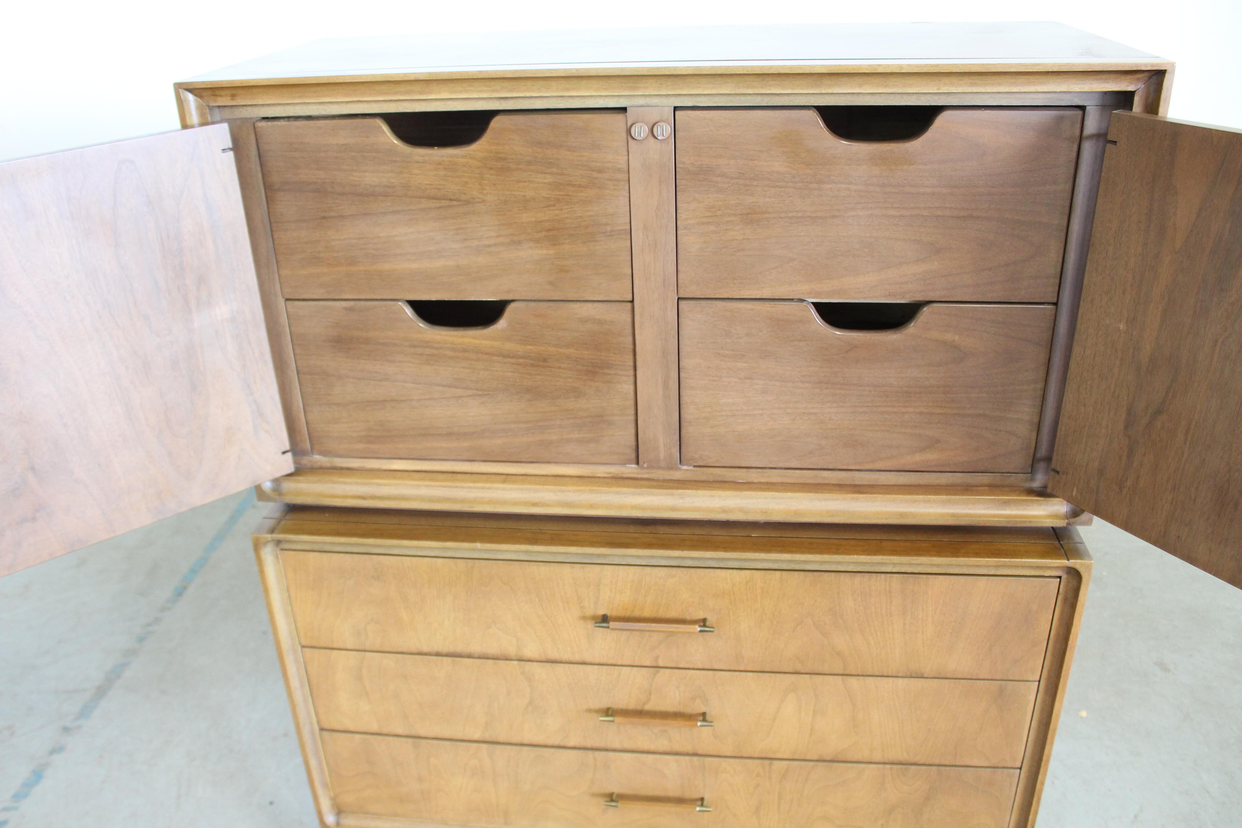 Mid-Century Modern Walnut Gentleman's Tall Chest by United For Sale 7