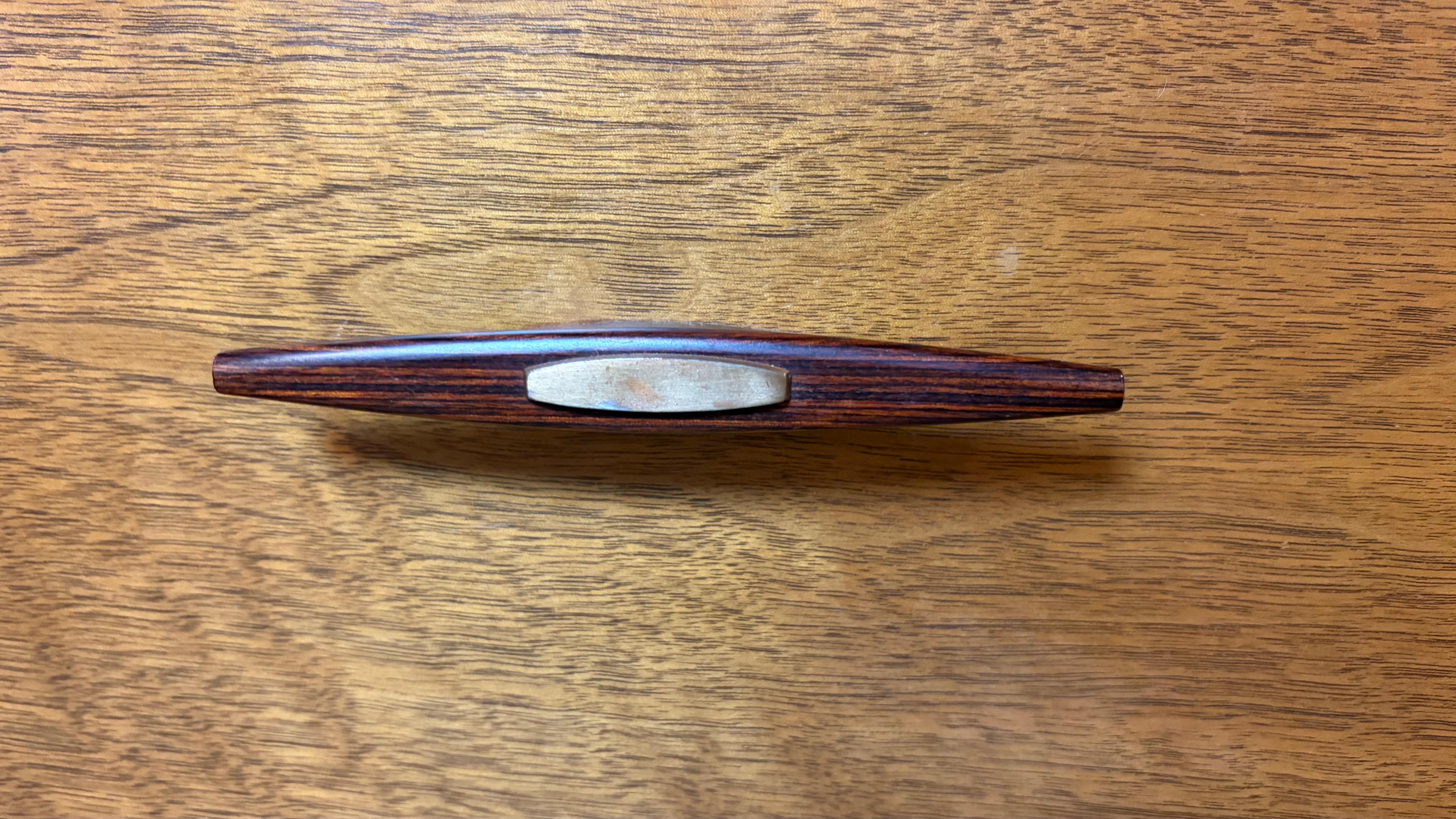 Cofre de caballero moderno de mediados de siglo en nogal by Century Furniture en venta 2