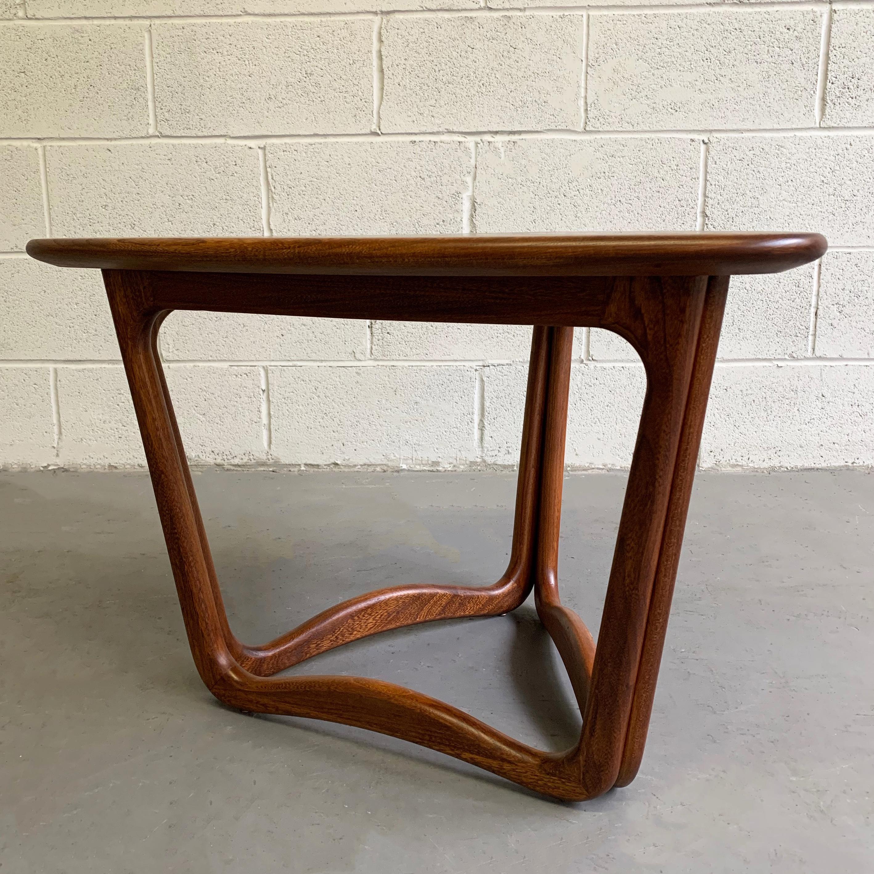 Mid-Century Modern Walnut Guitar Pick Coffee Side Table by Lane Alta Vista In Good Condition In Brooklyn, NY