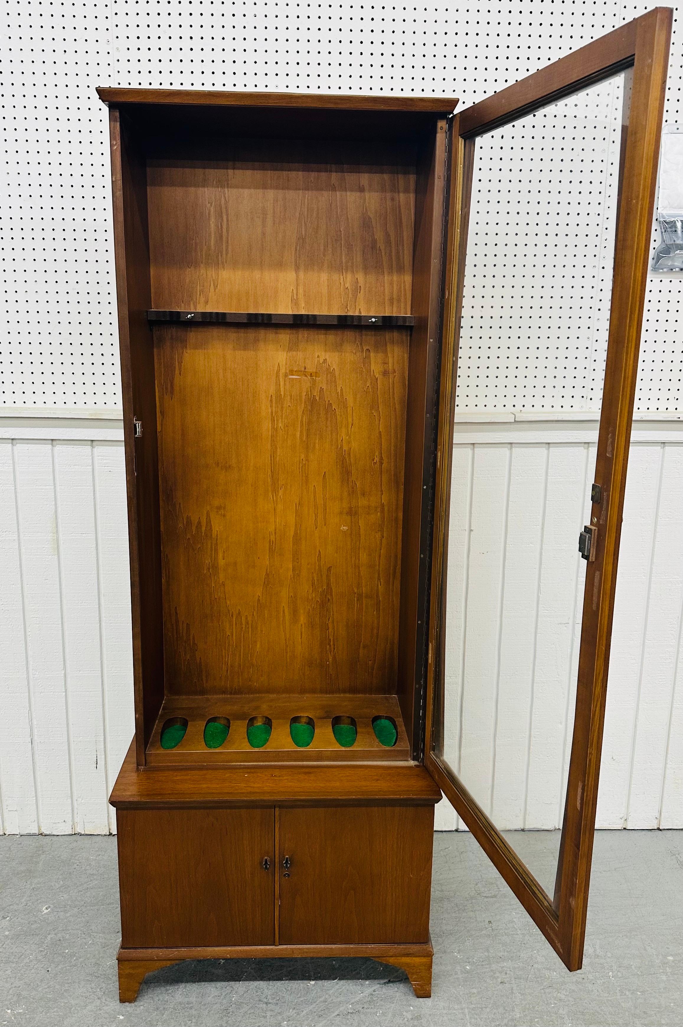 Mid-Century Modern Walnut Gun Cabinet In Good Condition In Clarksboro, NJ