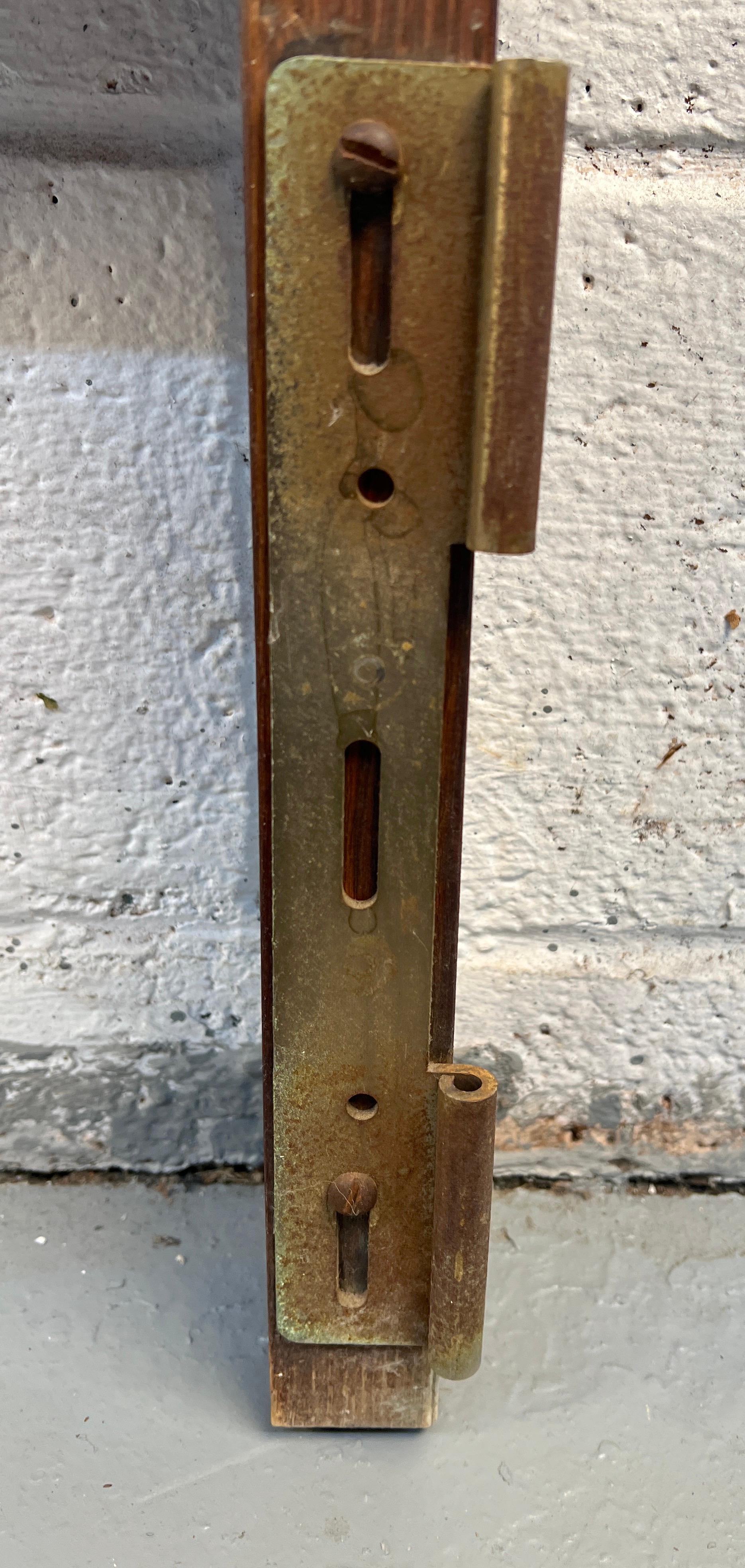 XX secolo Testiera in legno di noce di John Stuarts, stile metà del secolo scorso in vendita