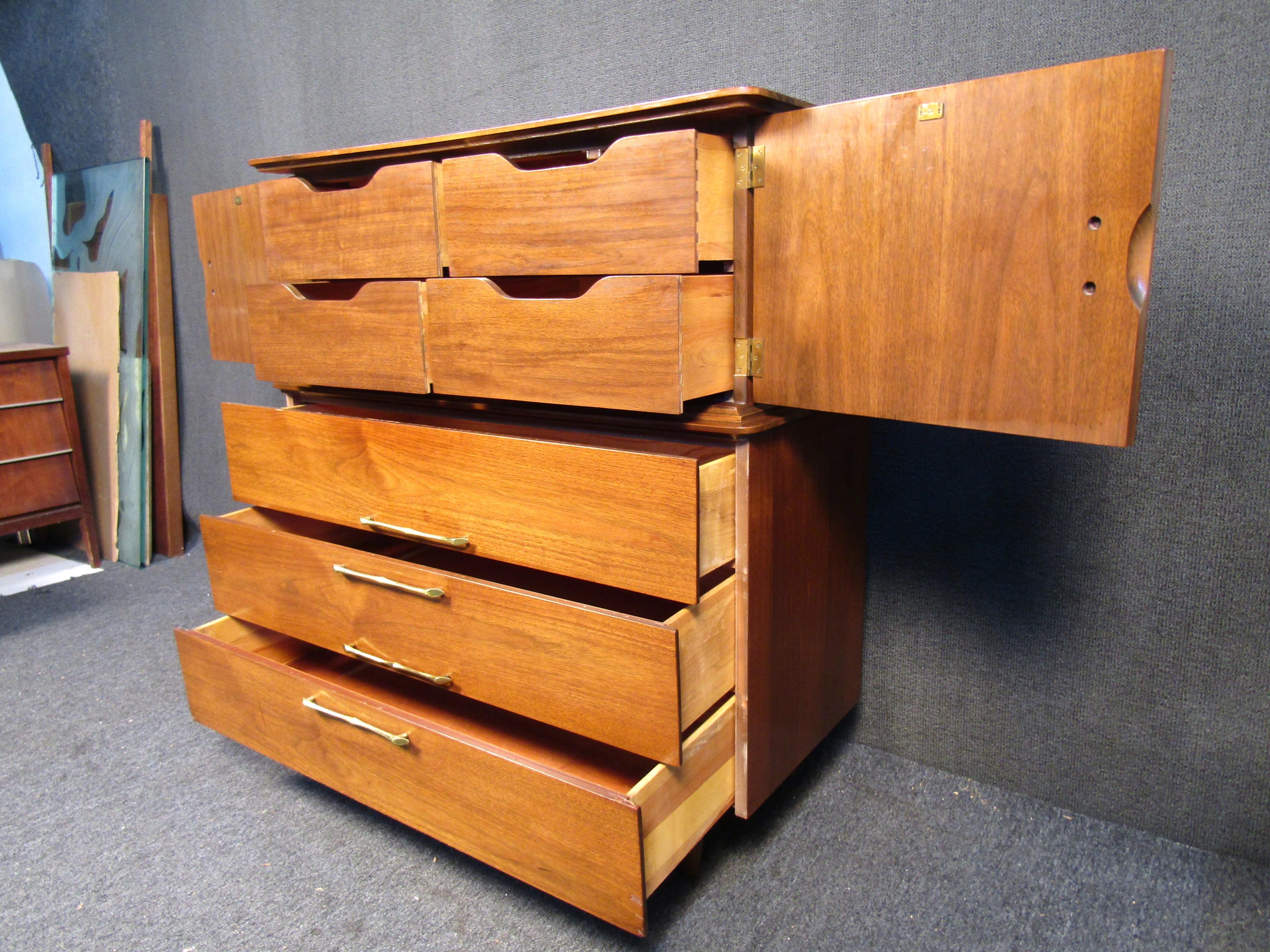 Mid-Century Modern Walnut Hi-Boy Dresser For Sale 8