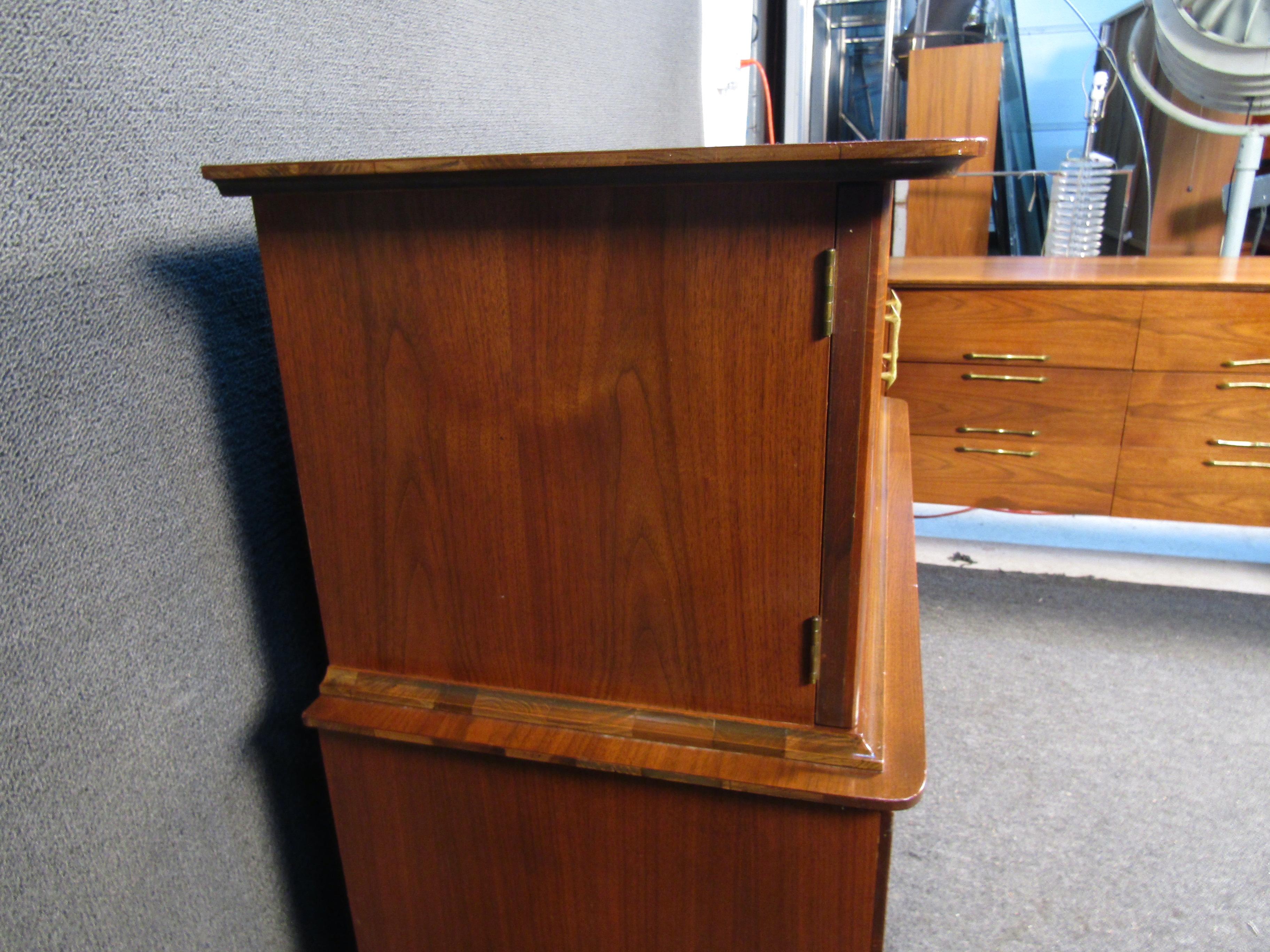 Mid-Century Modern Walnut Hi-Boy Dresser For Sale 2
