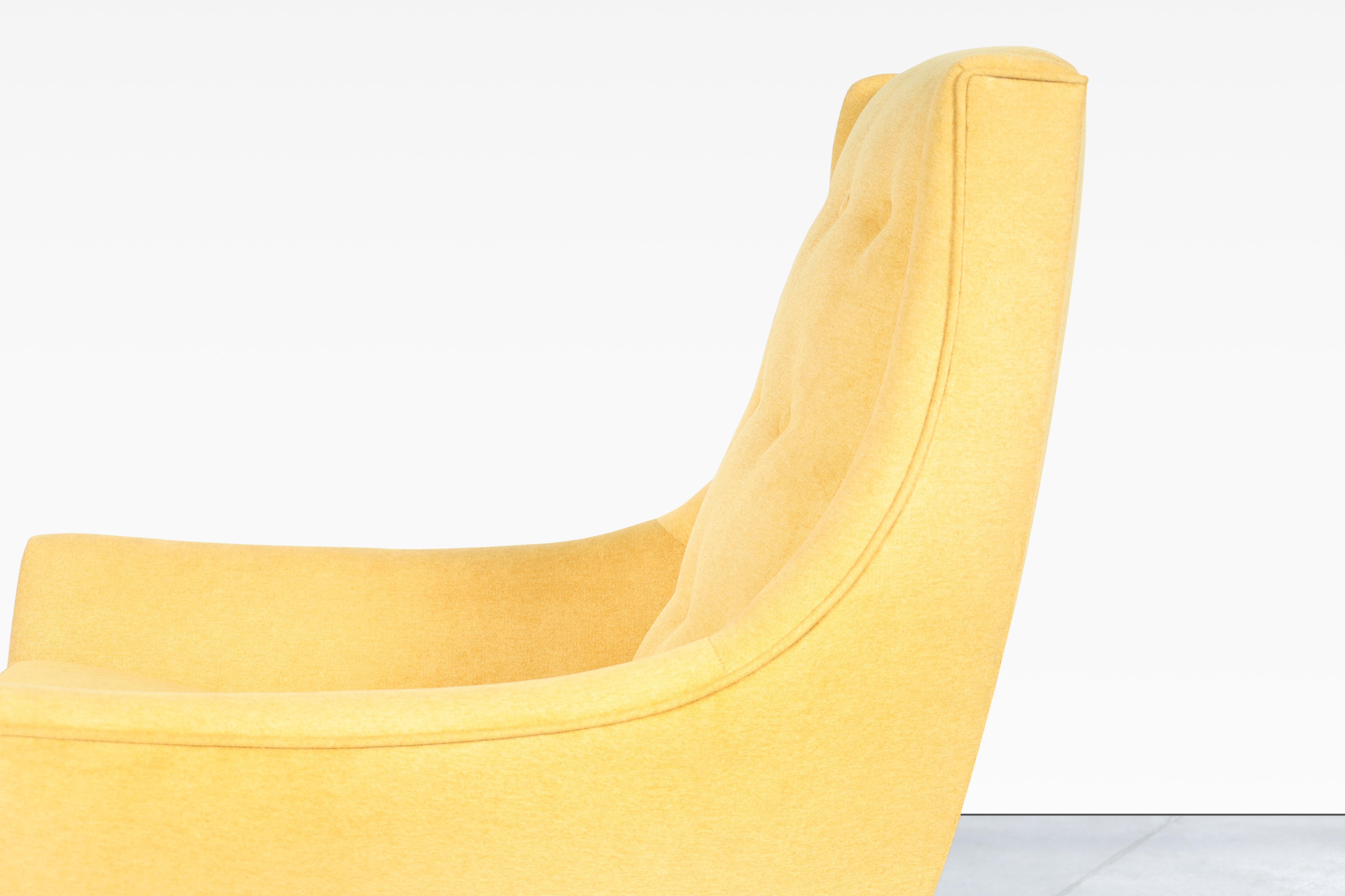 Moderne Sessel mit hoher Rückenlehne aus Nussbaumholz für die Jahrhundertmitte im Angebot 3