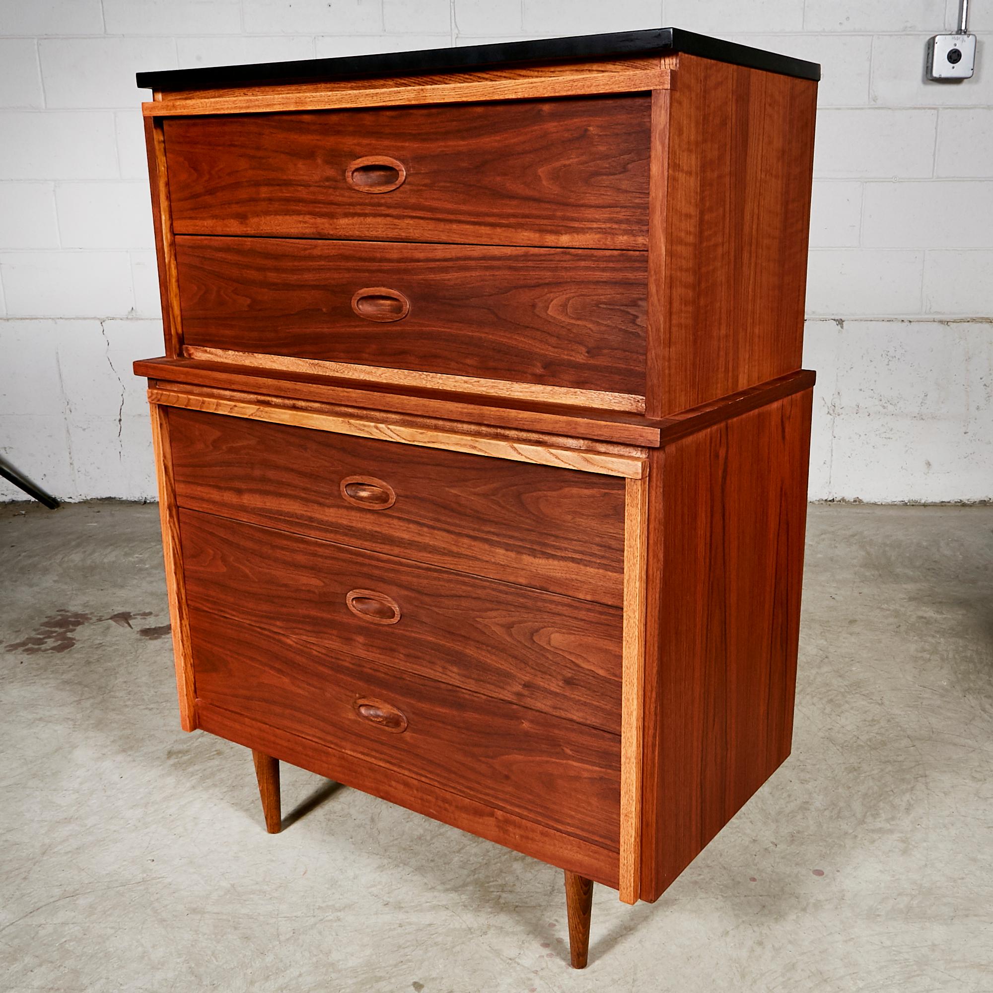Mid-Century Modern Walnut High Boy Dresser In Good Condition For Sale In Amherst, NH