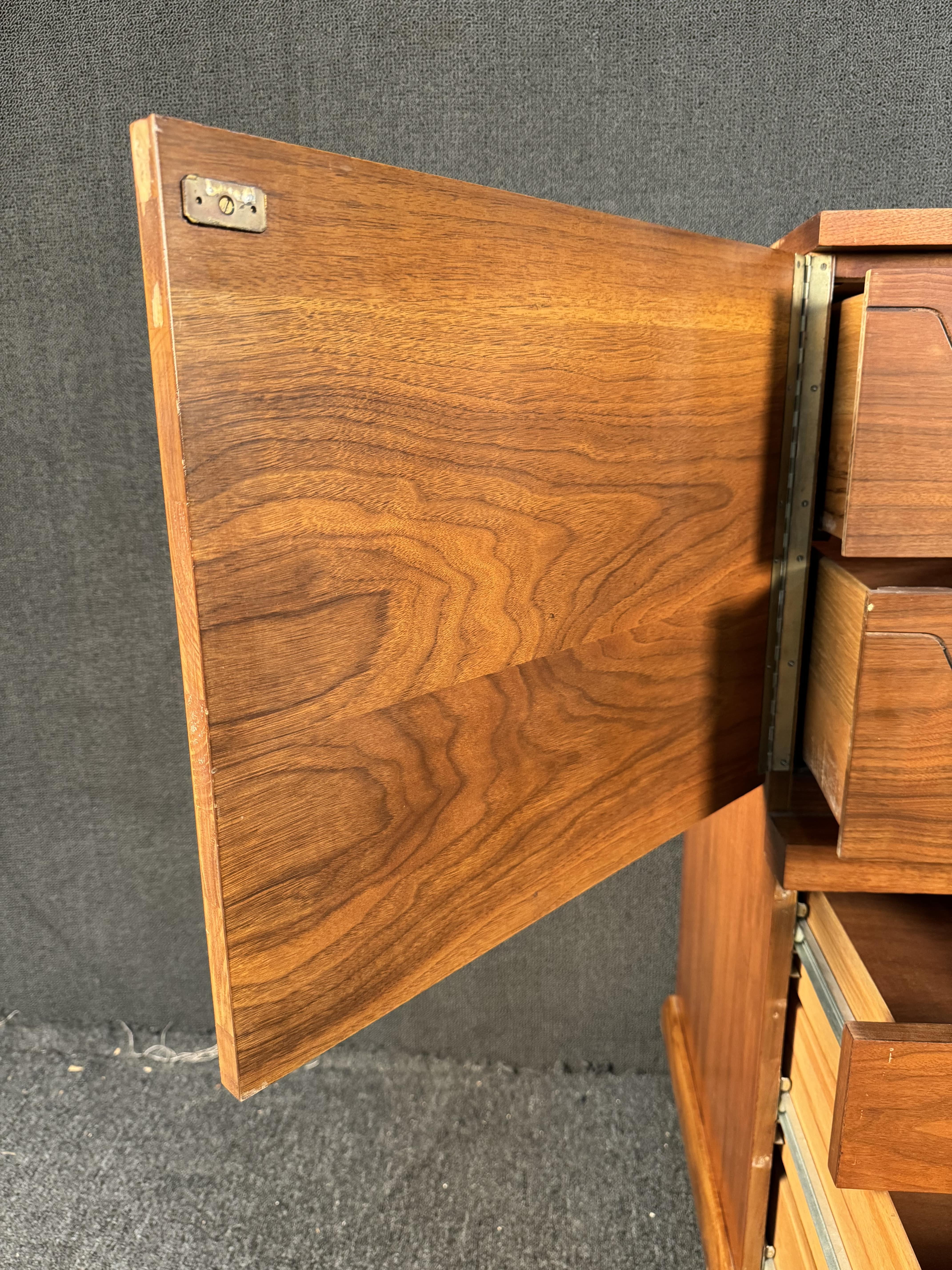 Mid-Century Modern Walnut Highboy Dresser For Sale 7