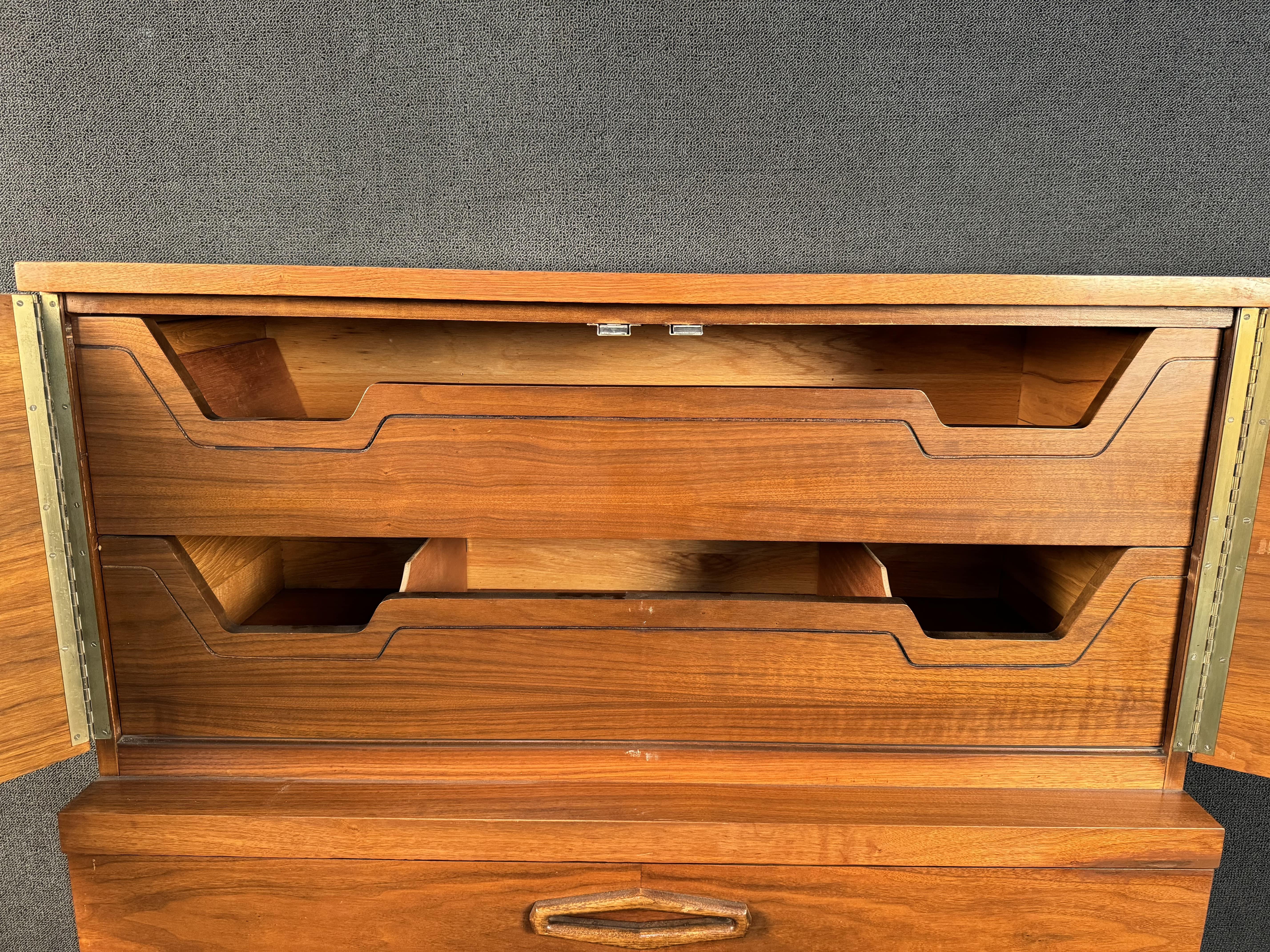 Mid-Century Modern Walnut Highboy Dresser For Sale 8