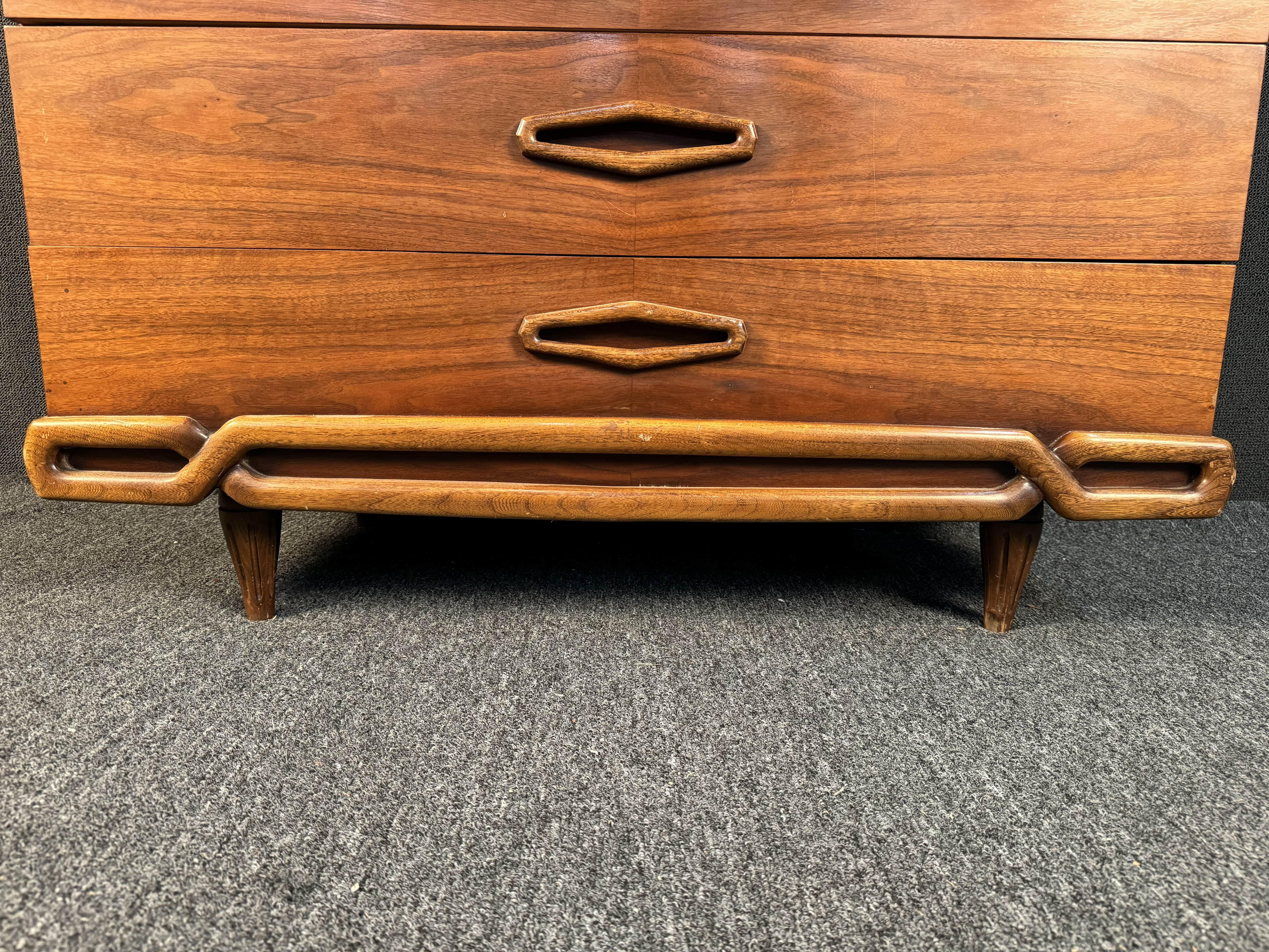 Mid-Century Modern Walnut Highboy Dresser For Sale 10