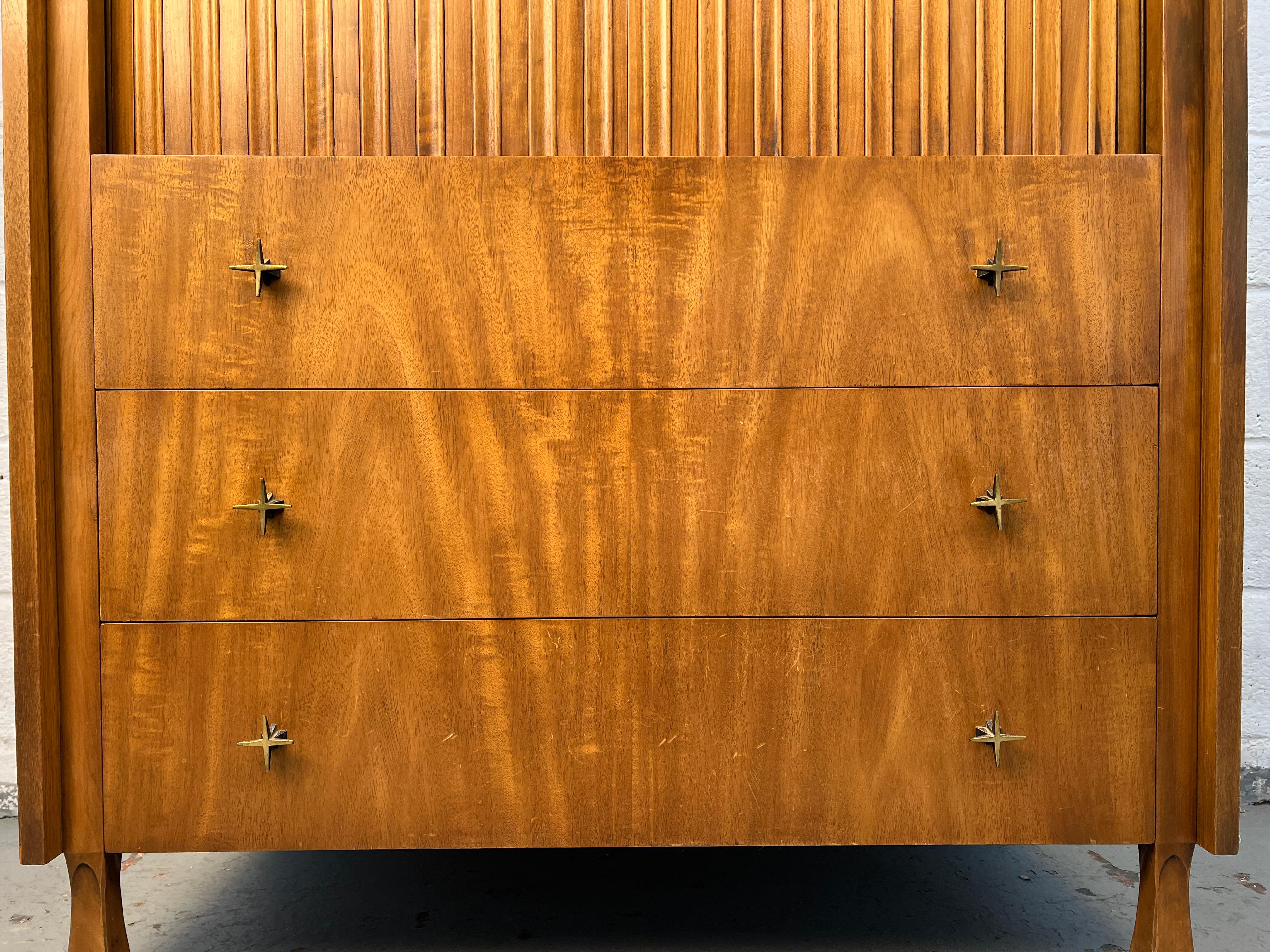 Comò Highboy in legno di noce di John Widdicomb, stile metà del secolo scorso in vendita 4