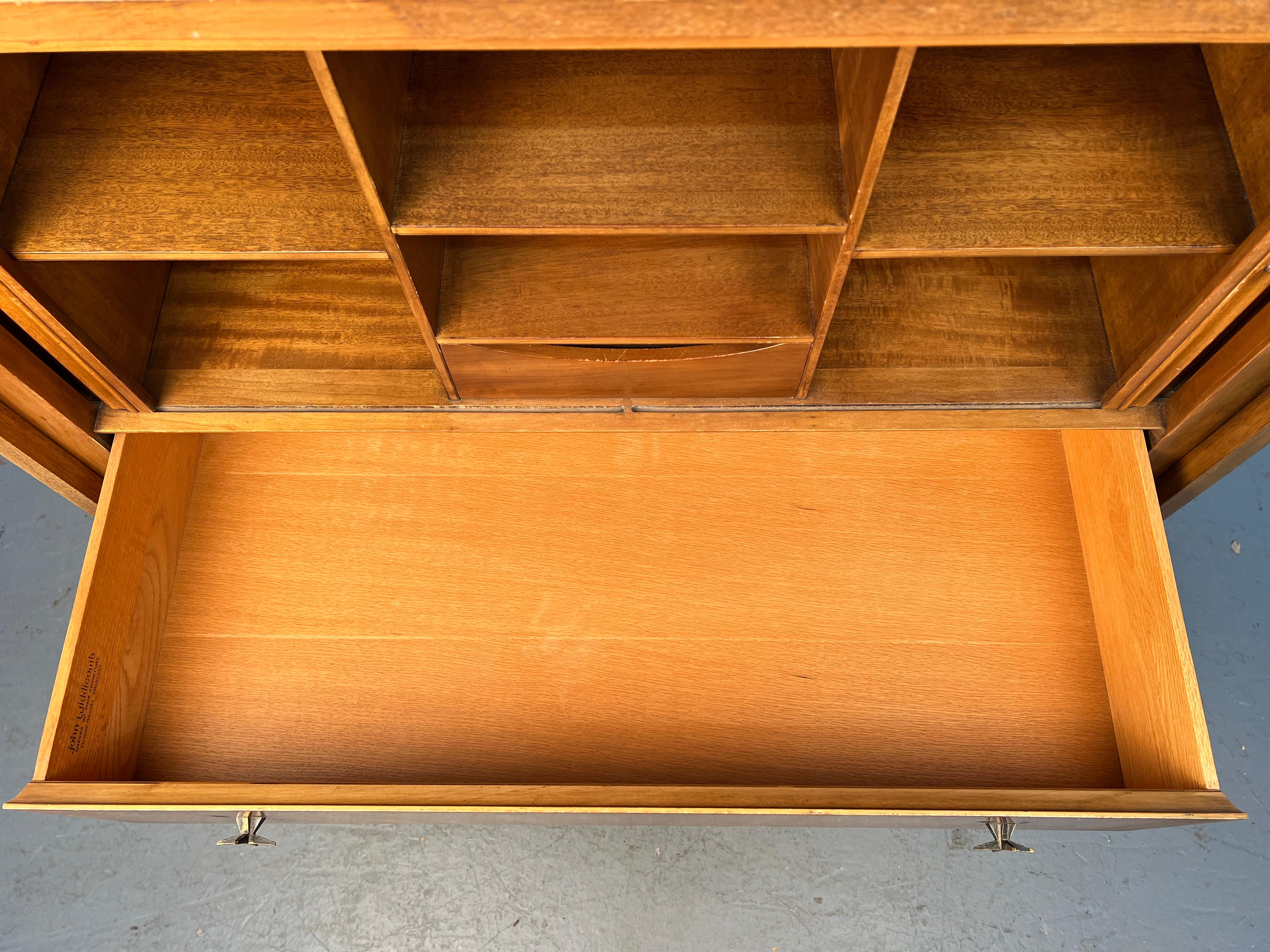 Comò Highboy in legno di noce di John Widdicomb, stile metà del secolo scorso in vendita 7