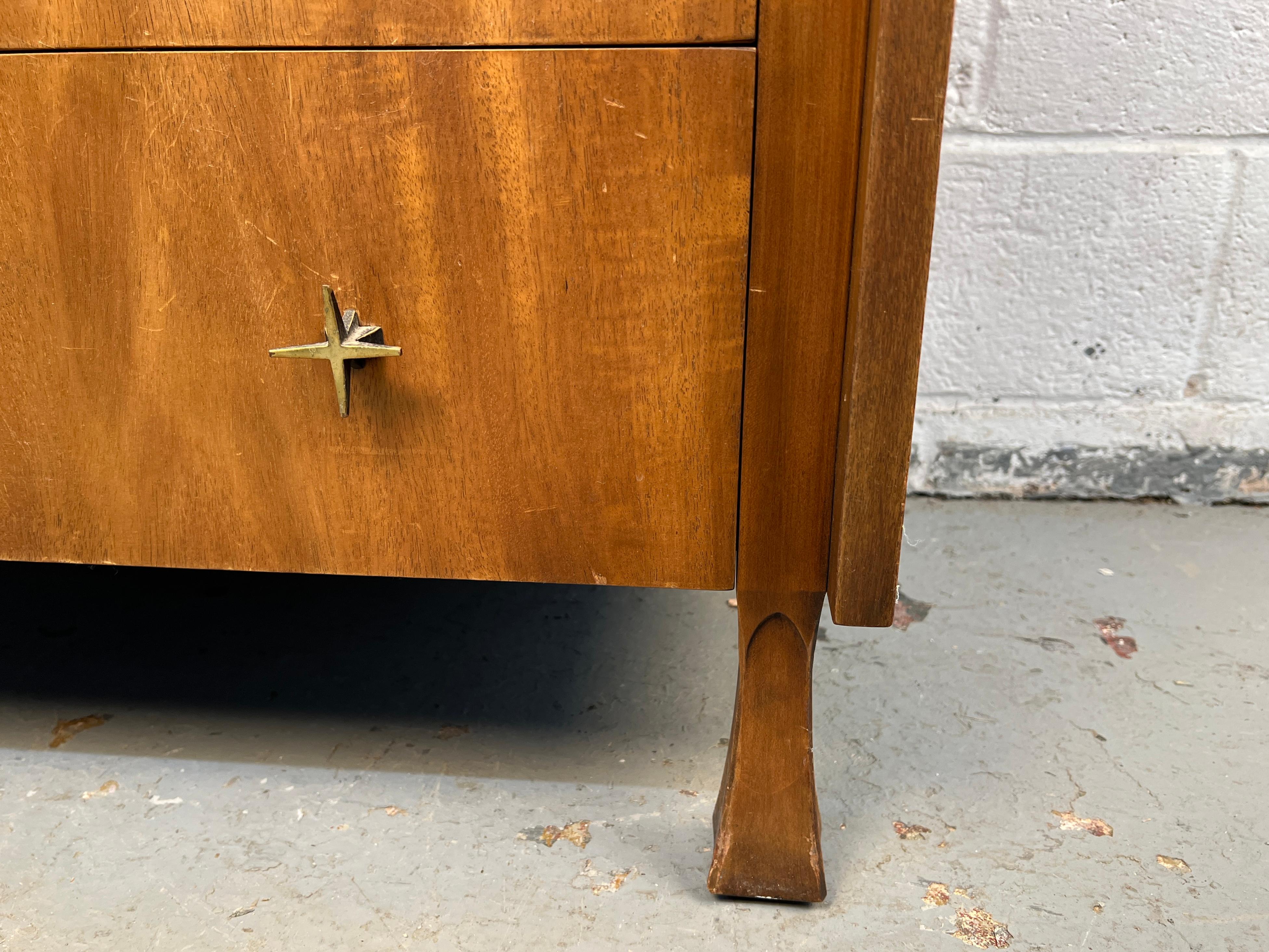 Comò Highboy in legno di noce di John Widdicomb, stile metà del secolo scorso in vendita 9