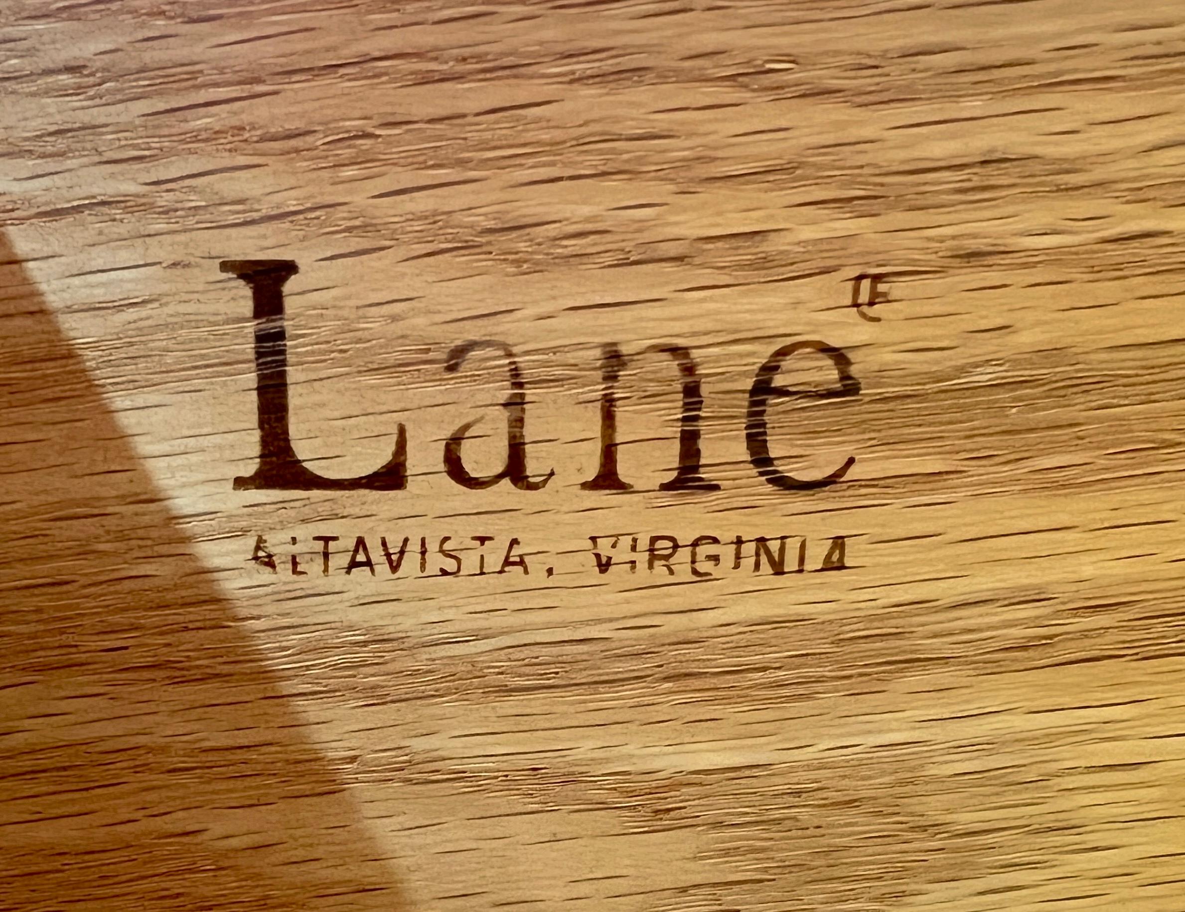 Comò Highboy in legno di noce di Lane Furniture, stile metà secolo moderno in vendita 2