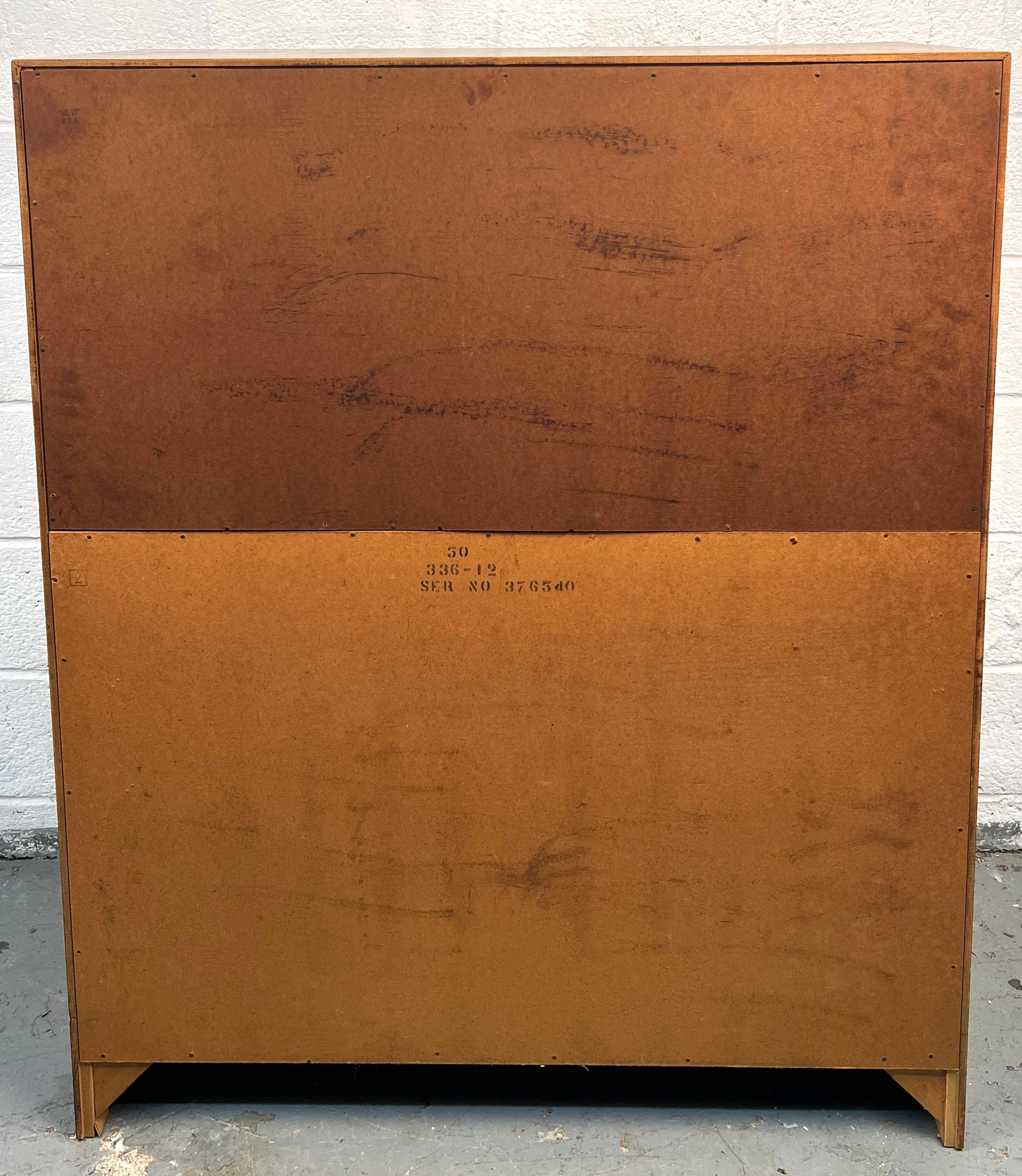 Comò Highboy in legno di noce di Lane Furniture, stile metà secolo moderno in vendita 8