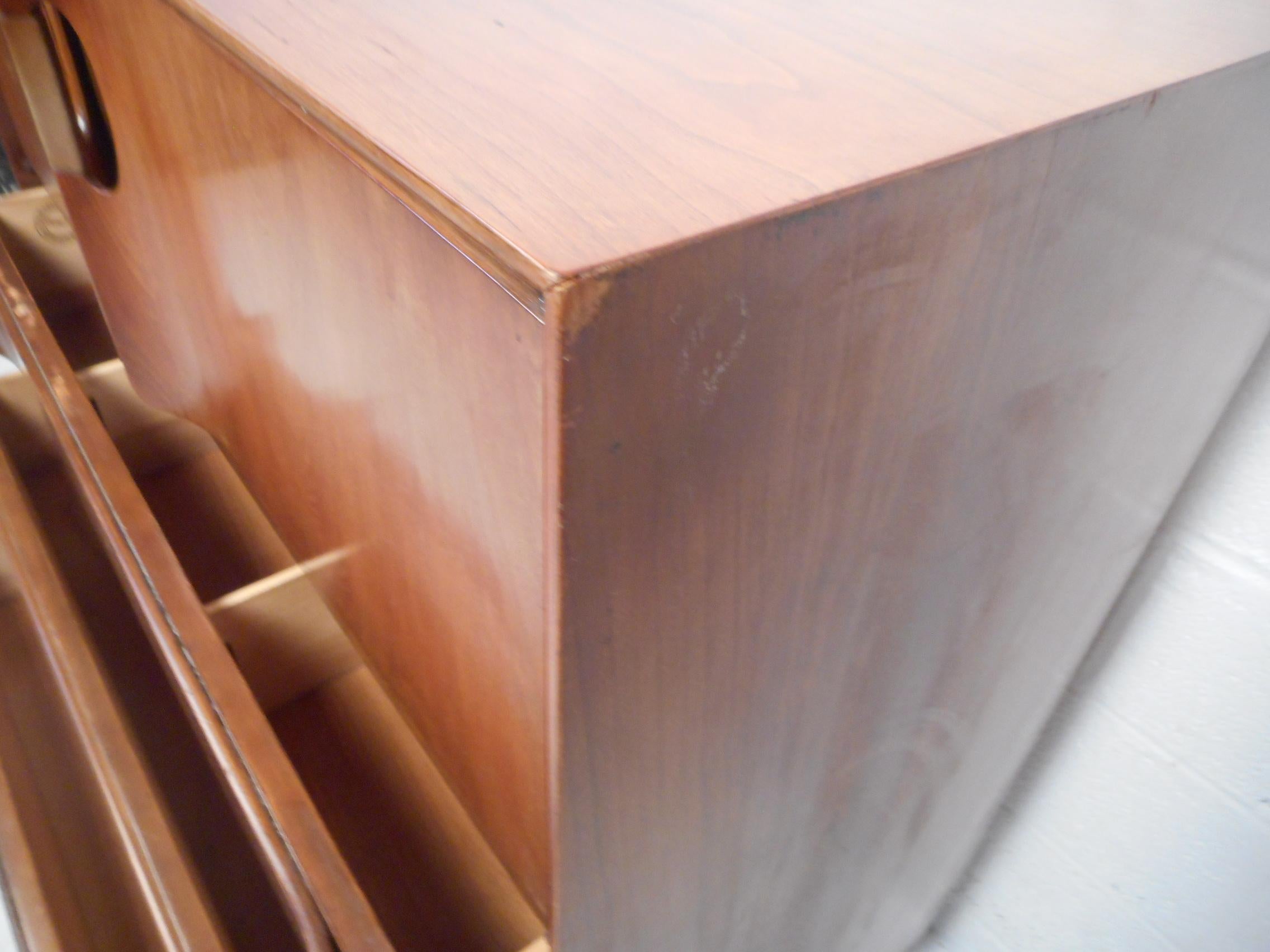 Mid-Century Modern Walnut Highboy Dresser For Sale 5
