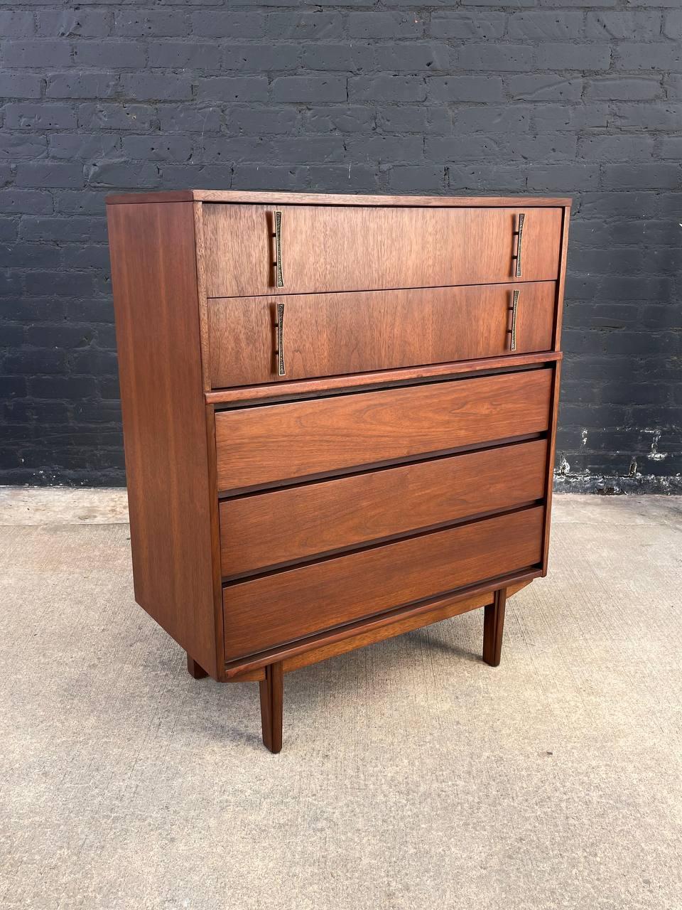 Newly Refinished - Mid-Century Modern Walnut Highboy Dresser In Excellent Condition For Sale In Los Angeles, CA
