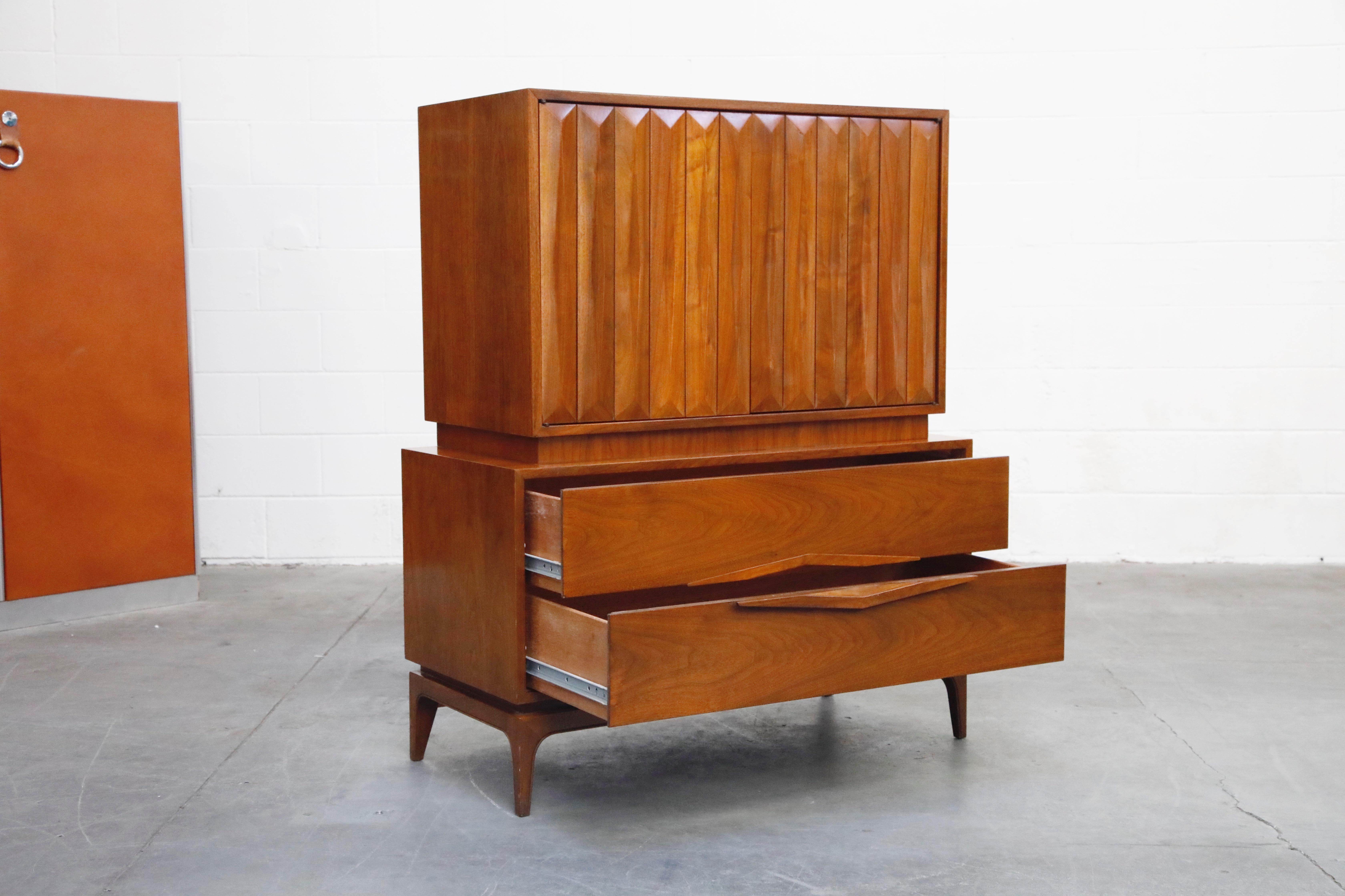 Mid-Century Modern Walnut Highboy Dresser with Louvered Styled Doors, circa 1960 In Good Condition In Los Angeles, CA