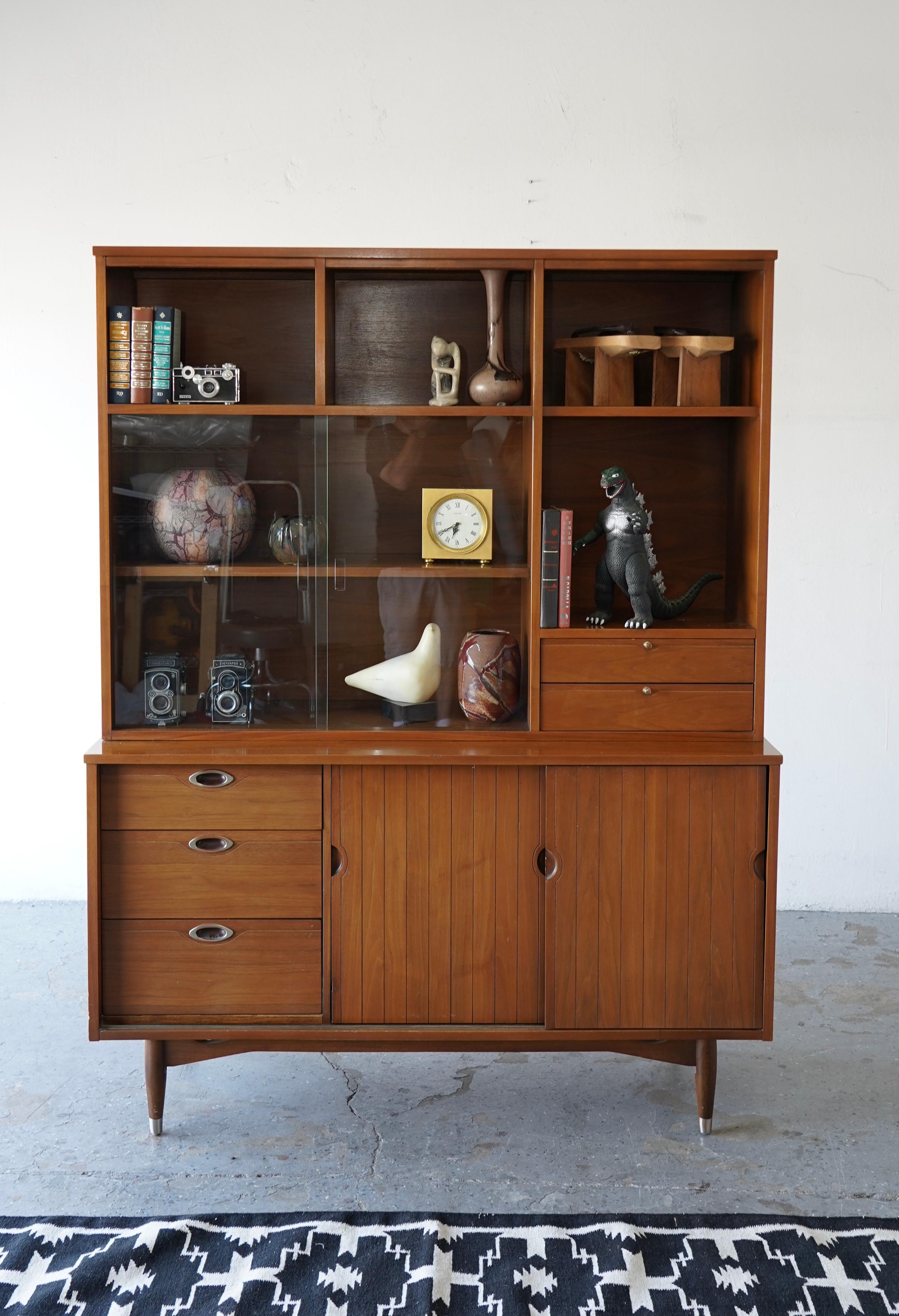 Mid-Century Modern Walnut Display Cabinet Hutch by Hooker Furniture For Sale 5