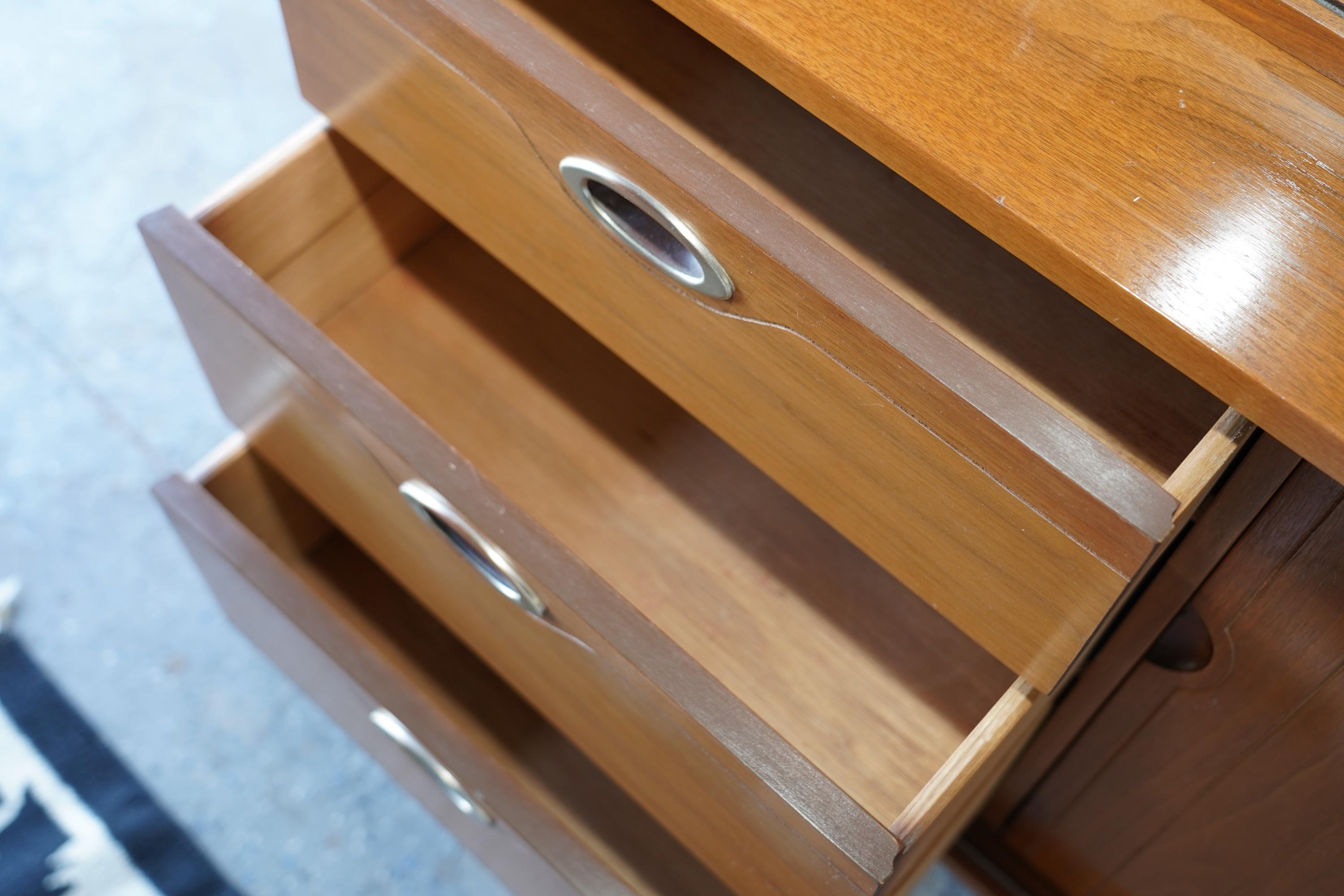 Mid-Century Modern Walnut Display Cabinet Hutch by Hooker Furniture For Sale 8