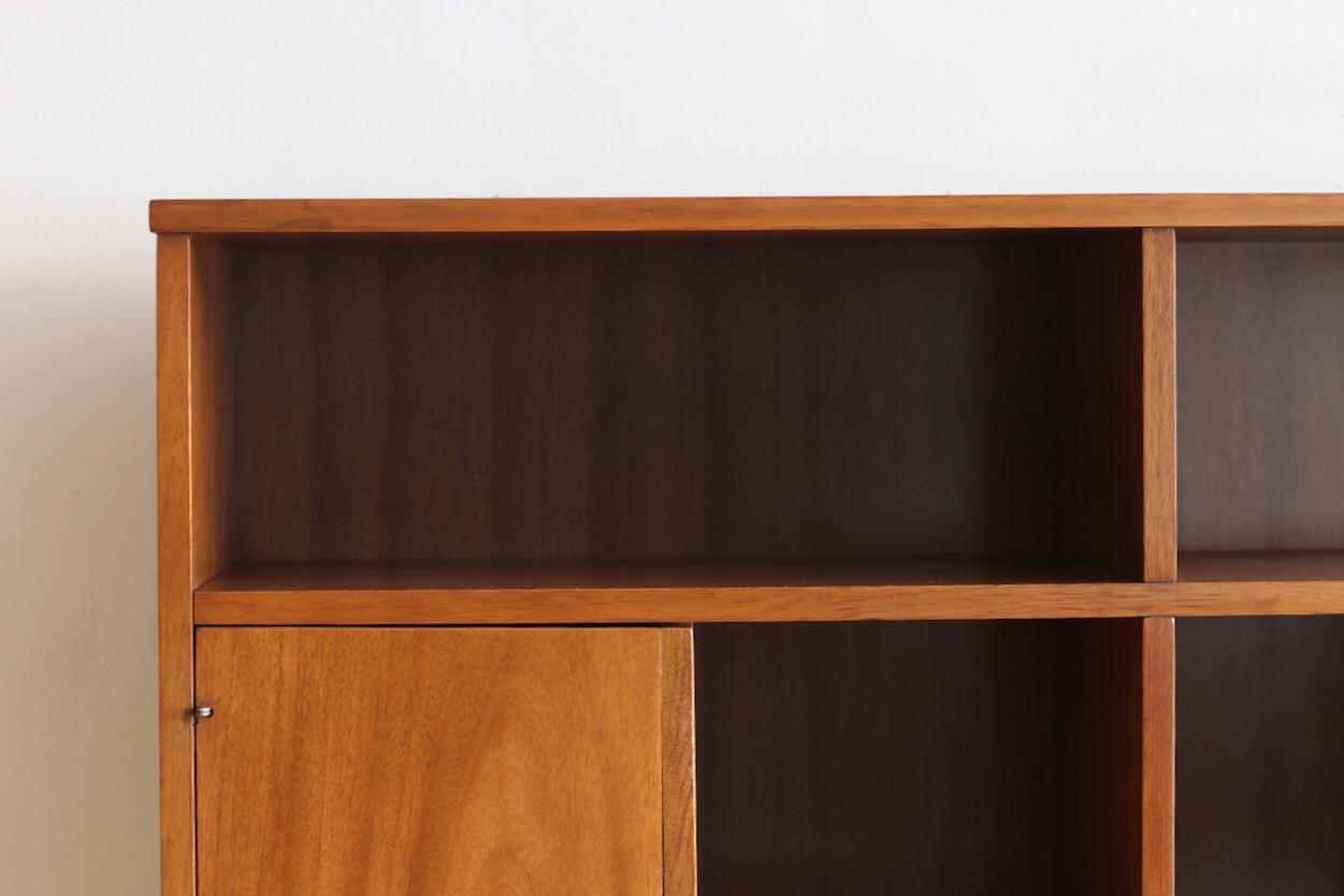 Mid-Century Modern Walnut Hutch by Stanley Furniture In Excellent Condition In Brooklyn, NY
