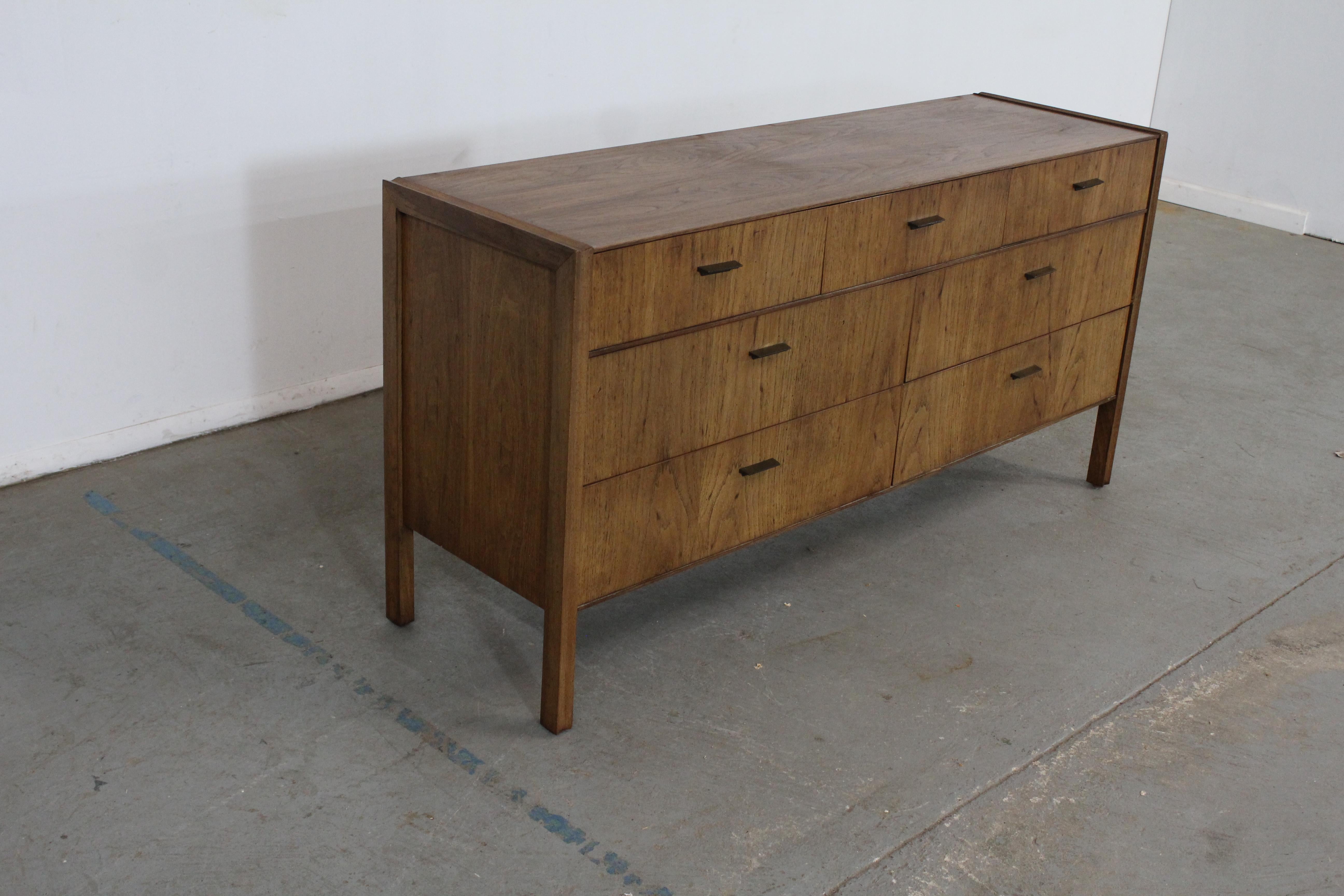 Mid-Century Modern walnut Jack Cartwright for Founders credenza/dresser

Offered is a beautiful Mid-Century Modern Walnut Jack Cartwright Founders Credenza/Dresser with ample storage space, which was manufactured by Founders. Features 8 drawers. It