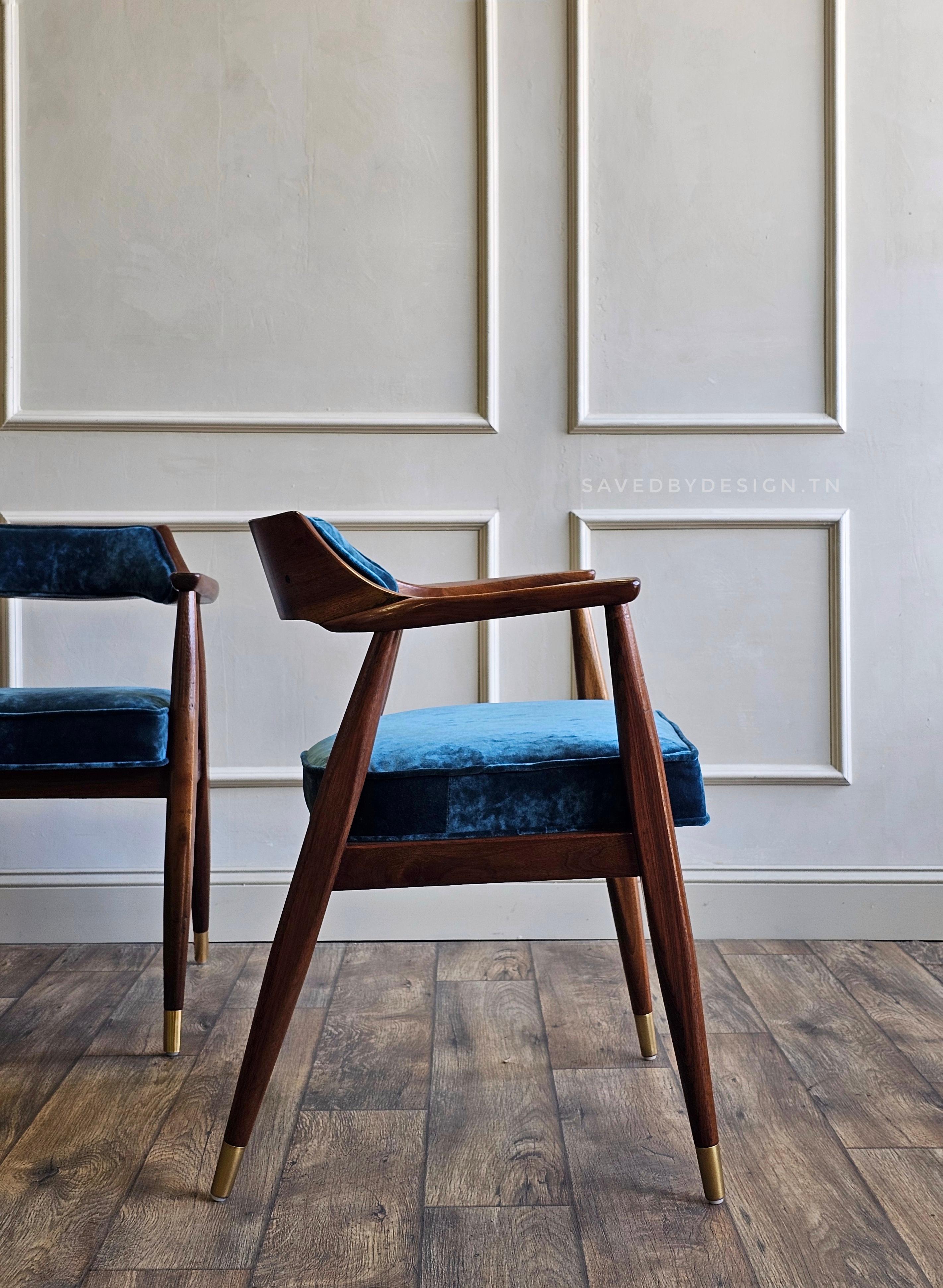 Américain Chaise Jasper en noyer, moderne, du milieu du siècle Ensemble de chaises de compagnie en vente
